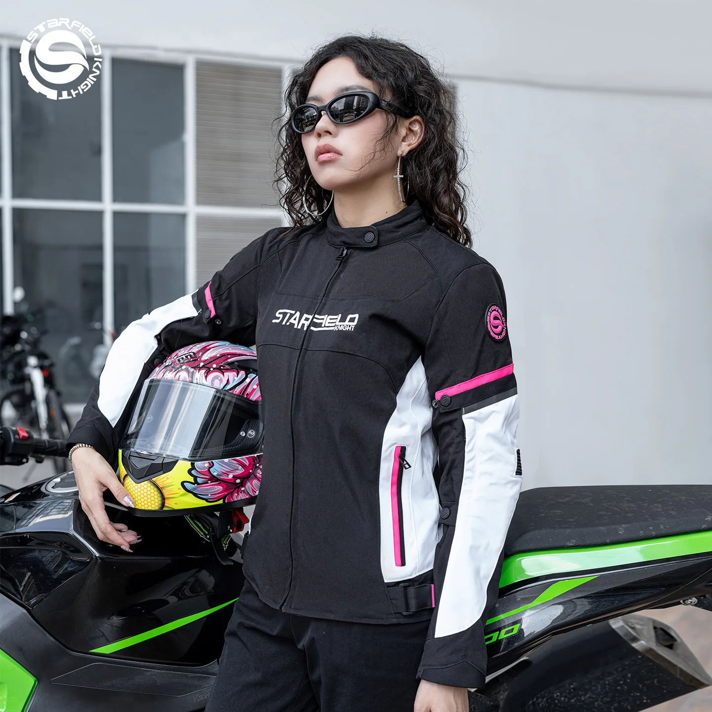 女性用バイクライディングジャケット CEアーマー 冬用防風防 - Motorcycle Gear For Winter のレビューと価格