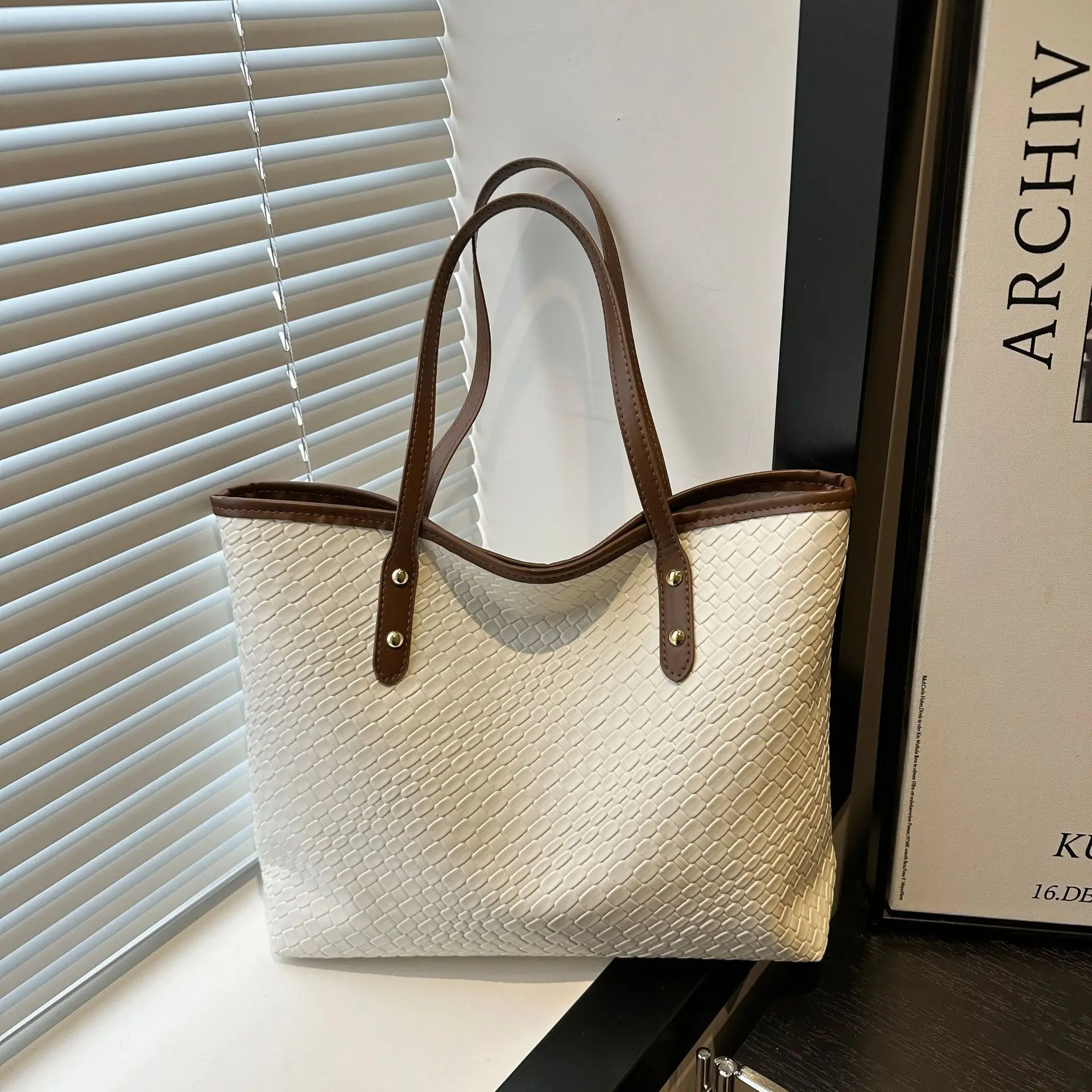 

Women Vintage Pu Leather Tote Bag 2025 New Large Capacity Female Shoulder Underarm Bag Designer Solid Color Woven Lady Handbag