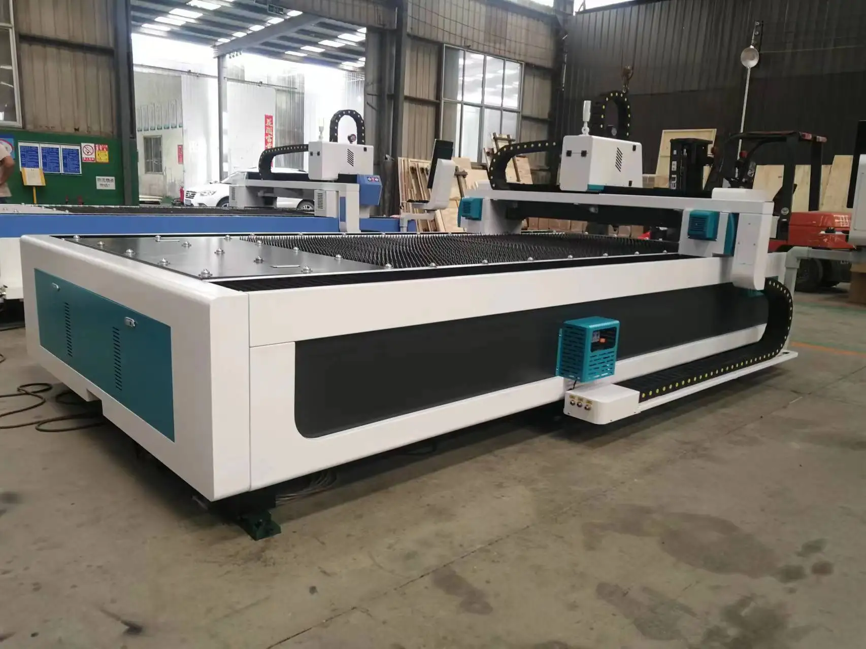 Metal Cutting Fiber Laser Cutter Machine 1530 1325 CYPCUT Controller