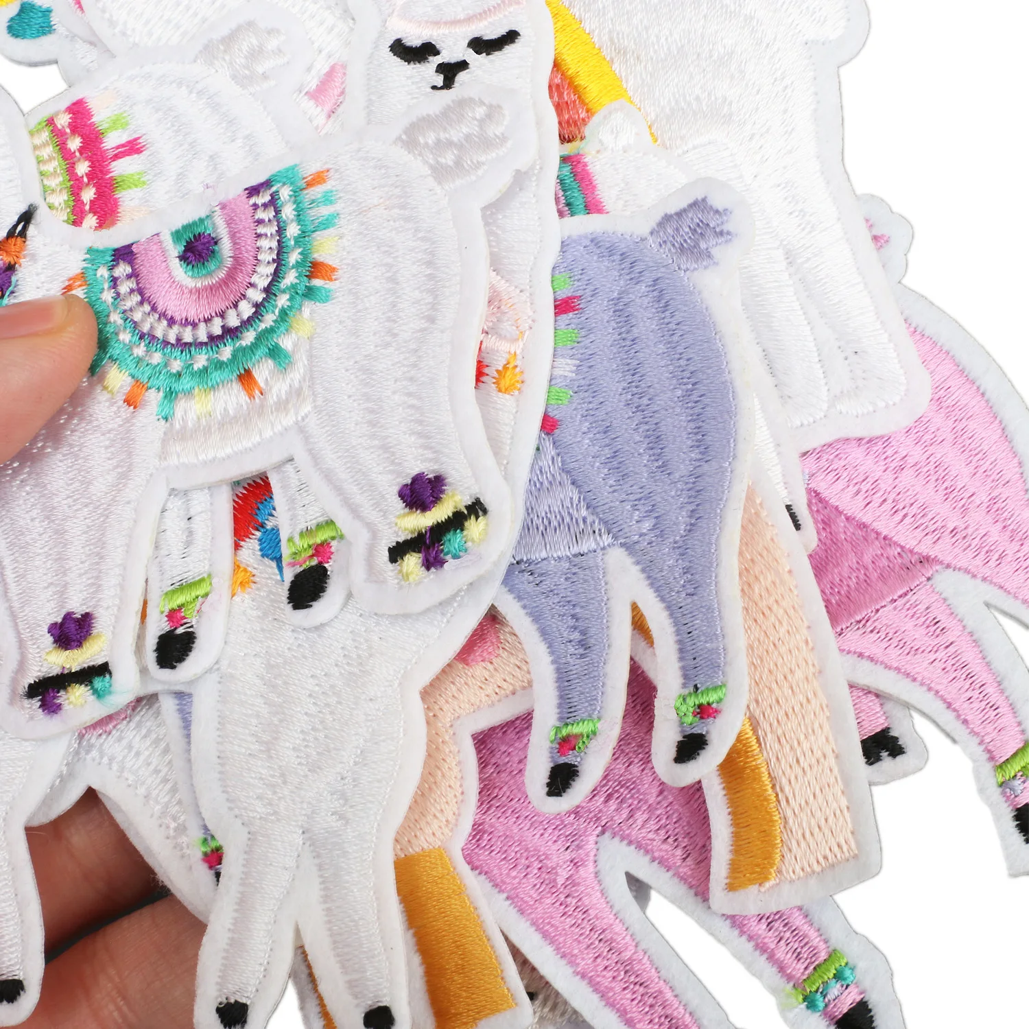 Cute Alpaca Embroidery Patches Cartoon Llama Appliques Colorful Camel Iron Ons Thermo Stickers for Kids Clothing Bags Decal ﻿