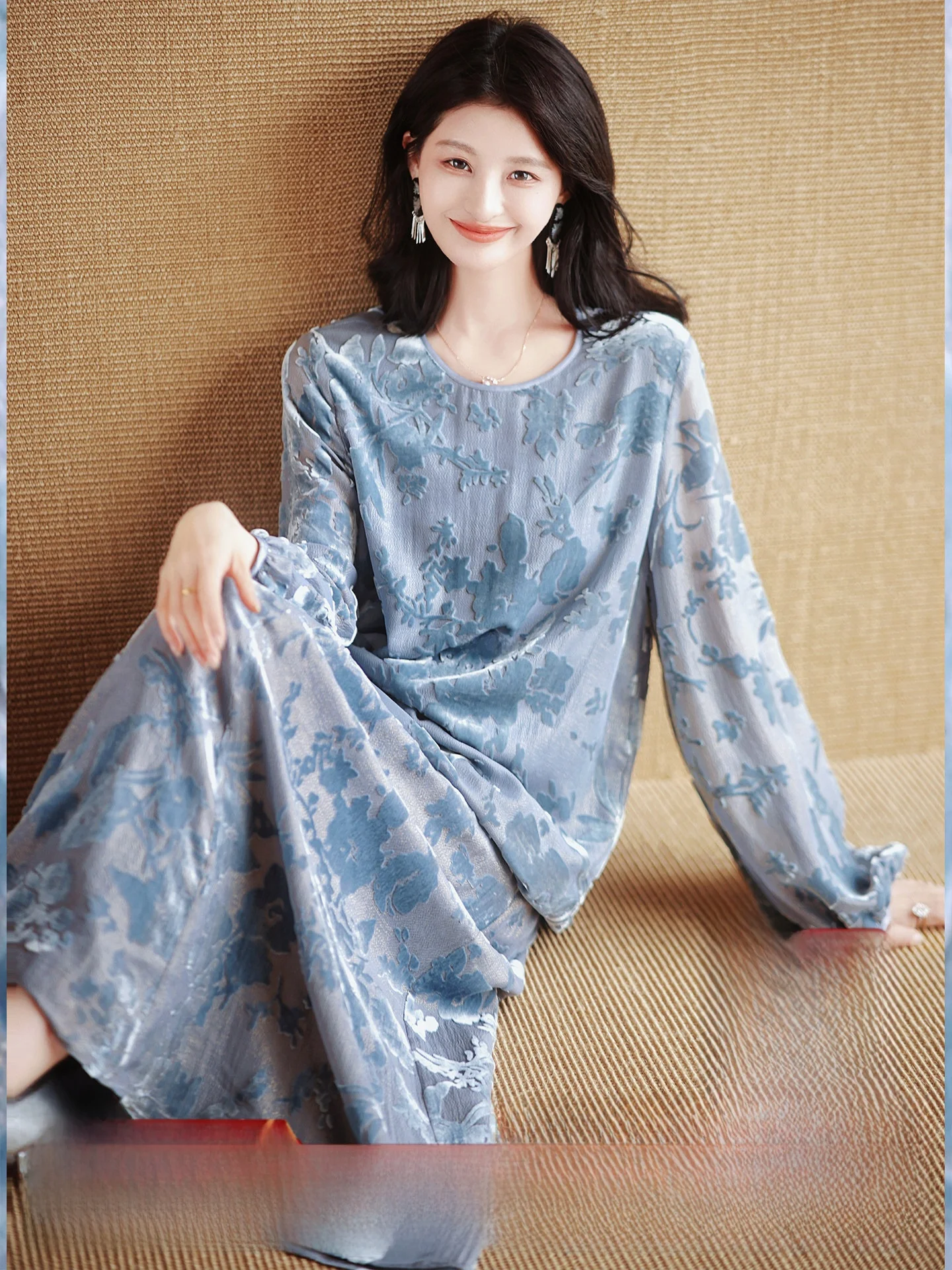 

ZhaodaXi Velvet Set Silk Base Velvet Woven Gold Burning Flower Crt Ele round Ne Aosphere Sensation Small irt