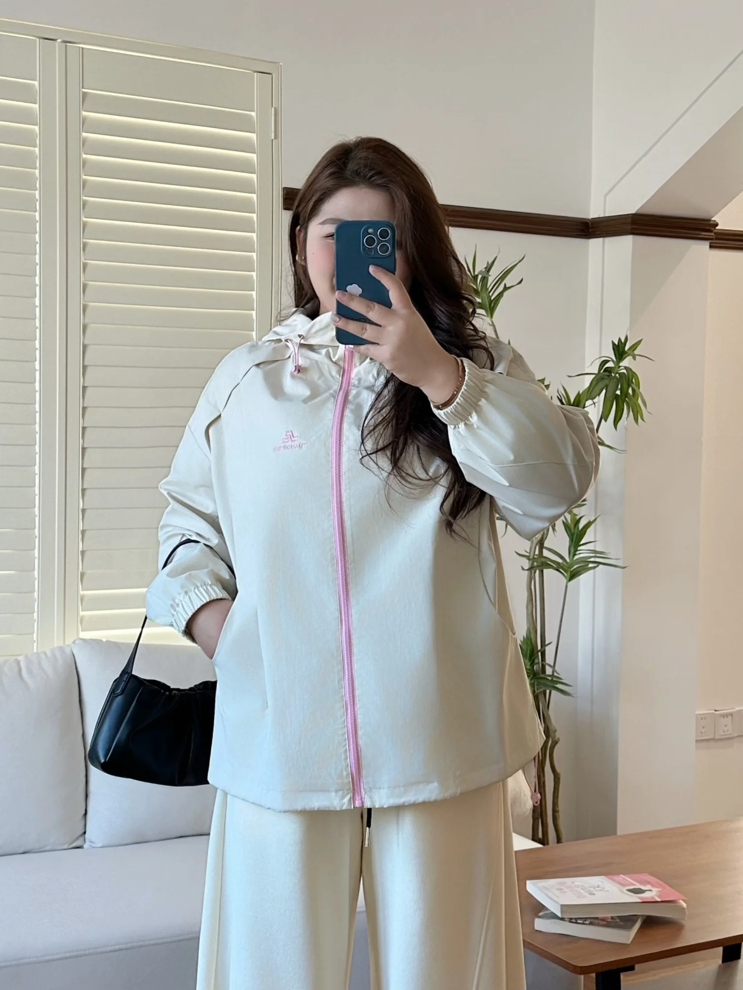 

Loose Fit Hooded Jacket for plus Size Women Spring New Style Outdoor Sports Casual Polyester Fiber Long Sleeve Coat