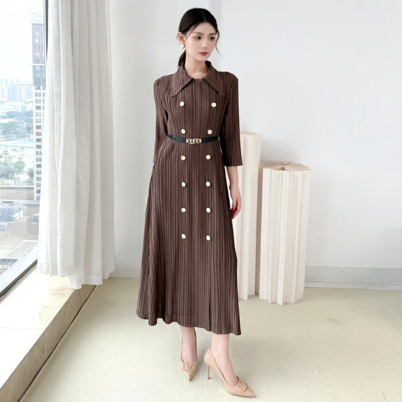 

Плиссированное платье Miyake 2026: Новинка весенней коллекции, двубортное платье-рубашка с воротником, длинная свободная юбка, женская эластичная офисная одежда для работы