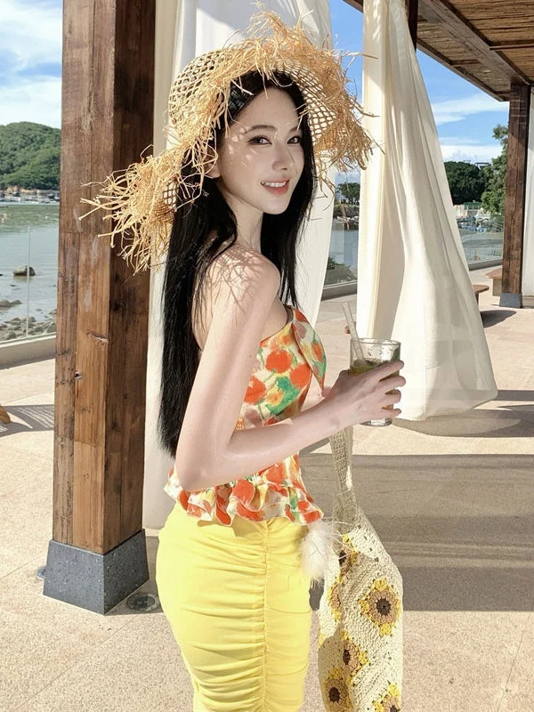 

Комплект из укороченного топа с принтом и юбки в стиле Island Leisure: удобный свободный крой, длинная юбка с высокой талией, комплект из двух предметов для повседневной носки.