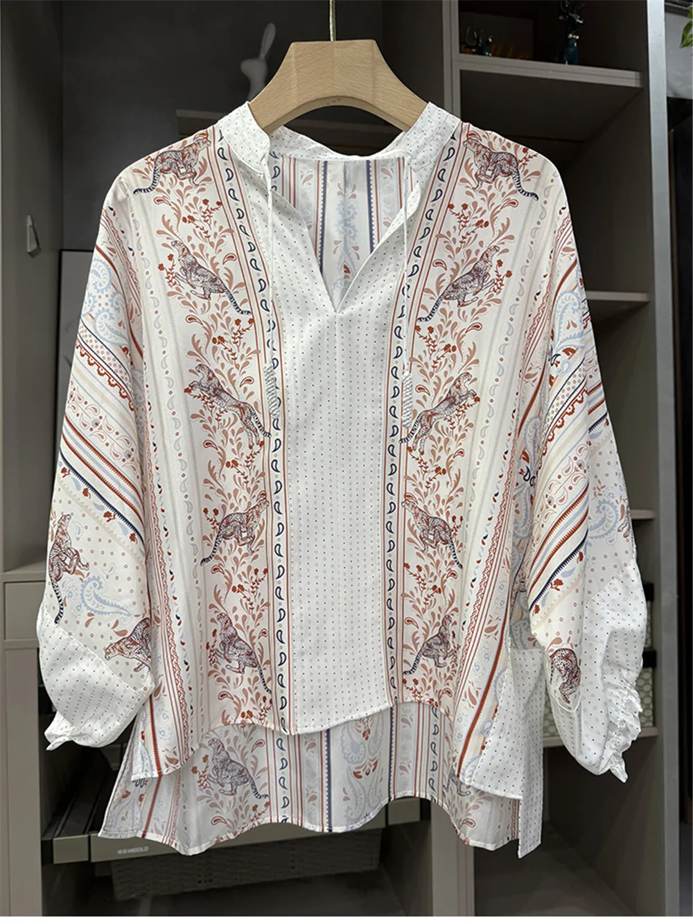

100% Silk Printed V-Neck Puff Sleeve Shirt Top Fashion Women Clothing