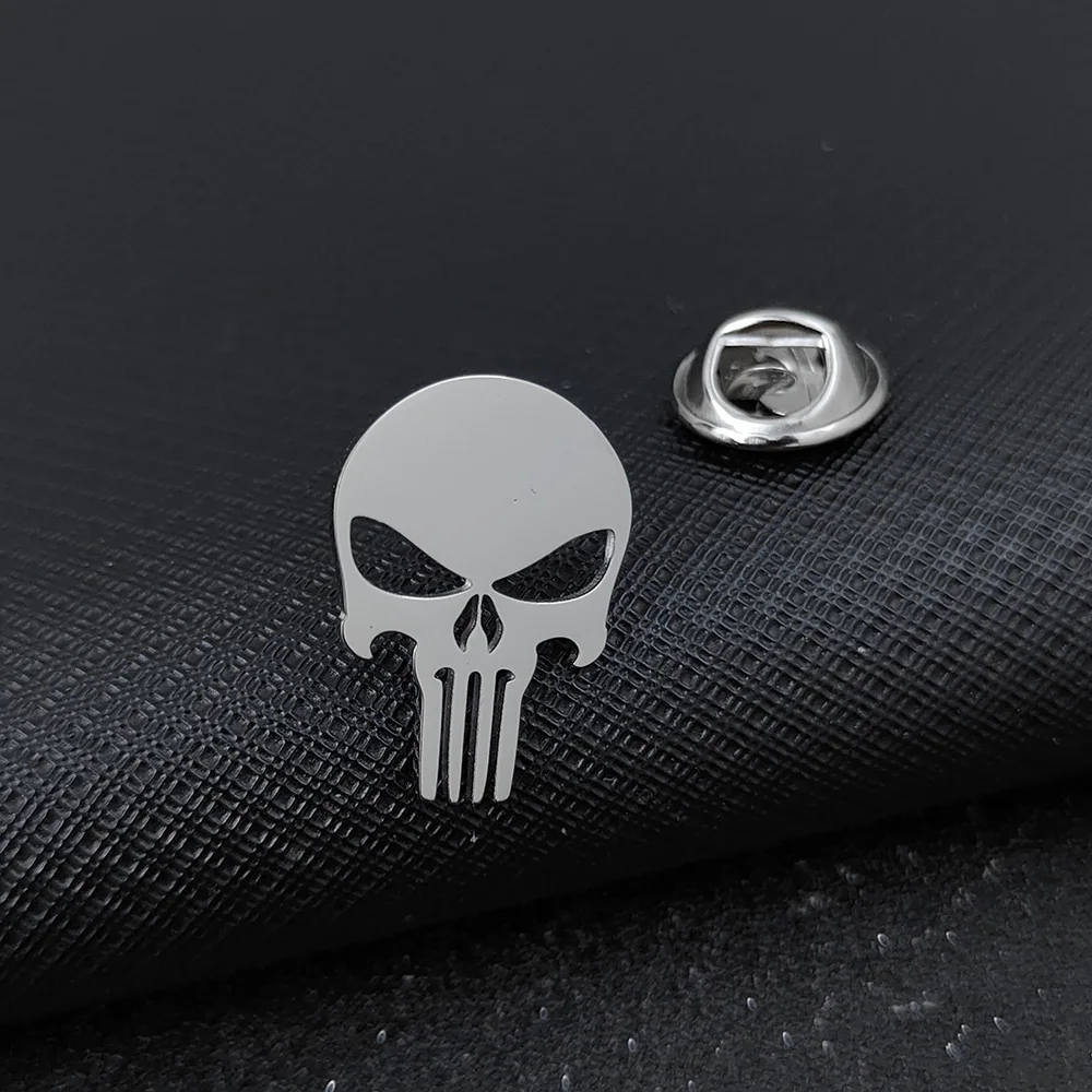 

Creative glossy punishment man gold plated stainless steel brooch, skull black lapel pin, men's suit accessories, husband gift