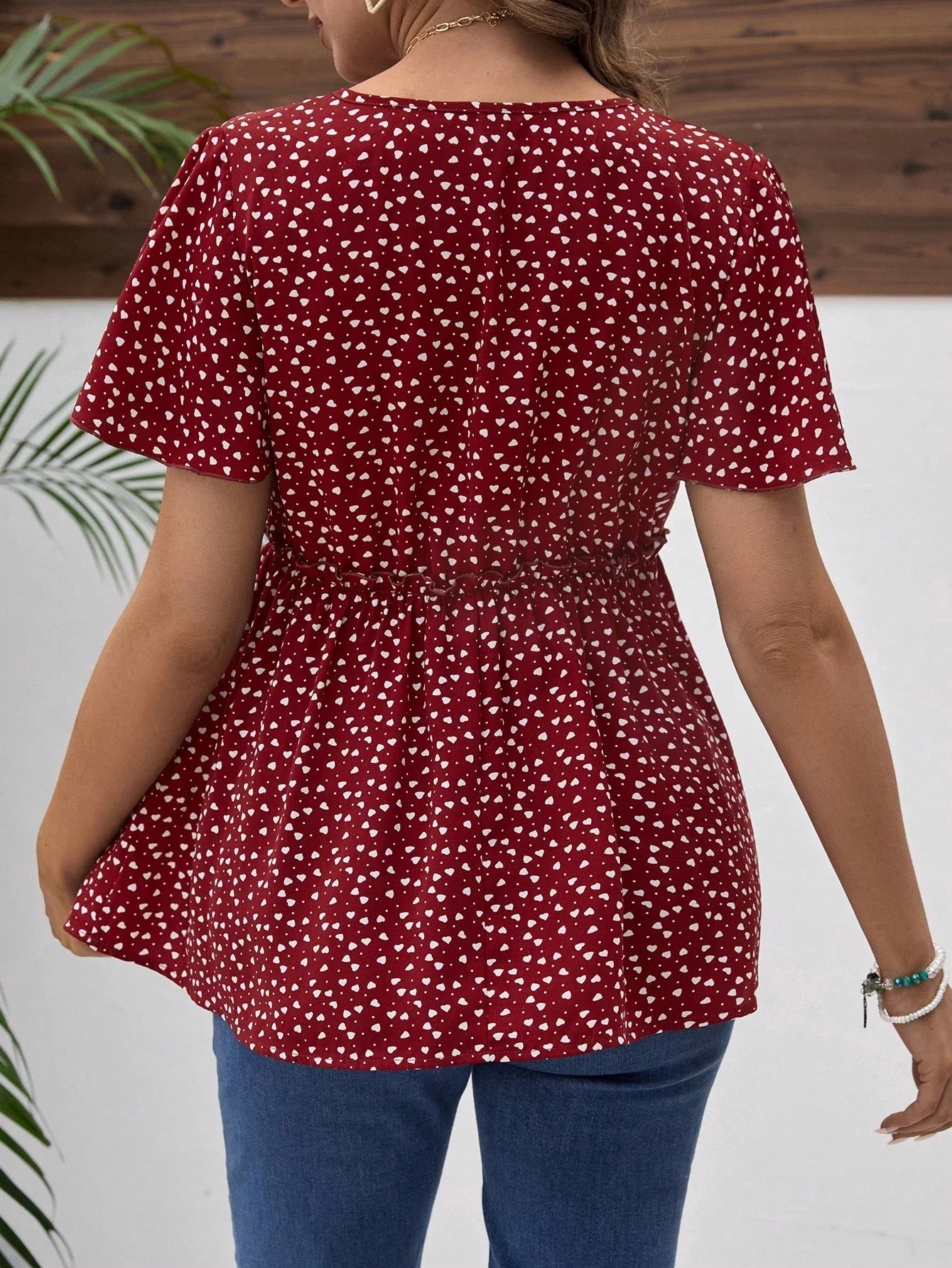 

Топ для беременных и кормящих мам с V-образным вырезом, коротким рукавом и принтом в виде сердечек