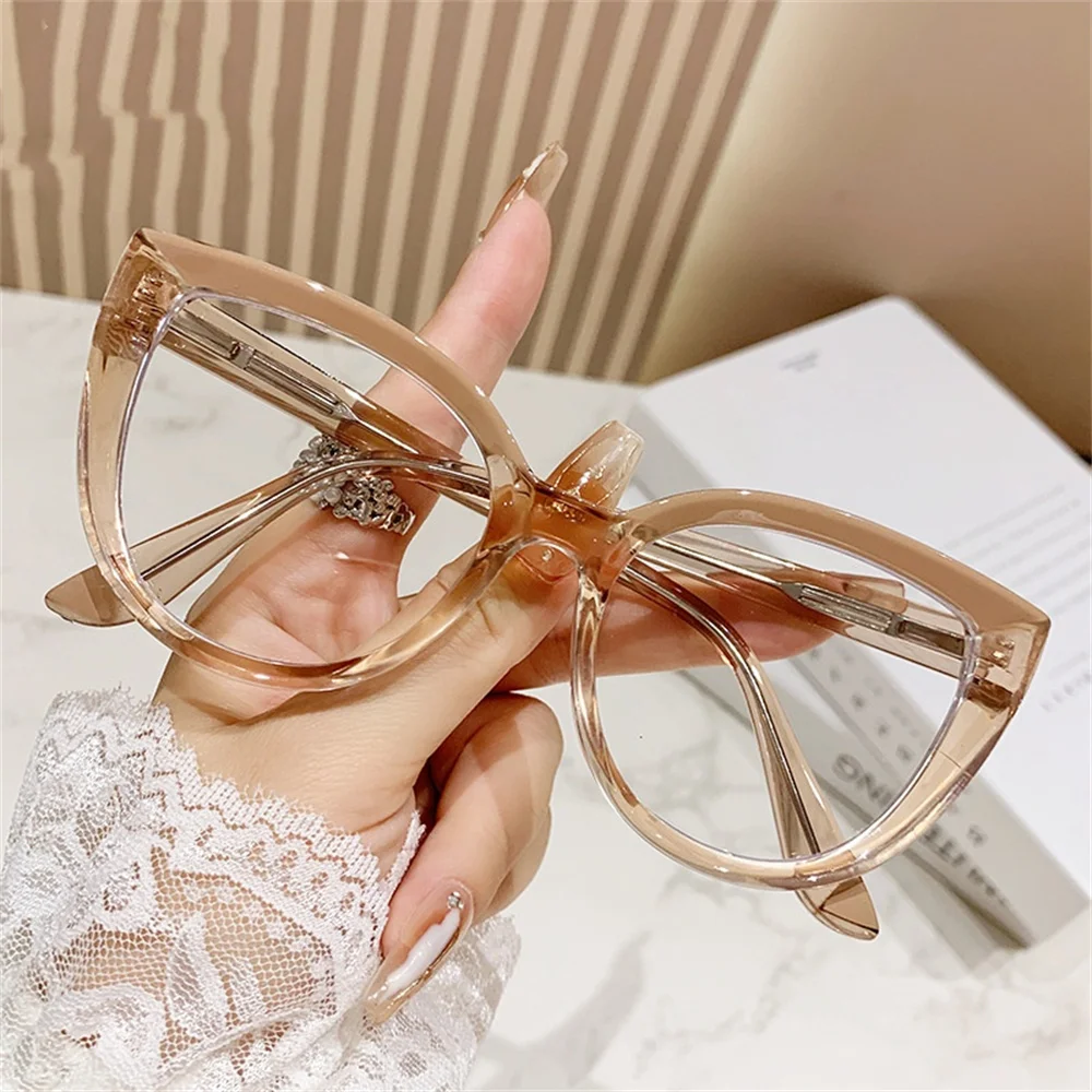 Chic Cat-Eye Blue Light Blocking Glasses, Retro Tortoiseshell Design, Full-Rim PC Frame, Fashionable Computer Eyewear for Women