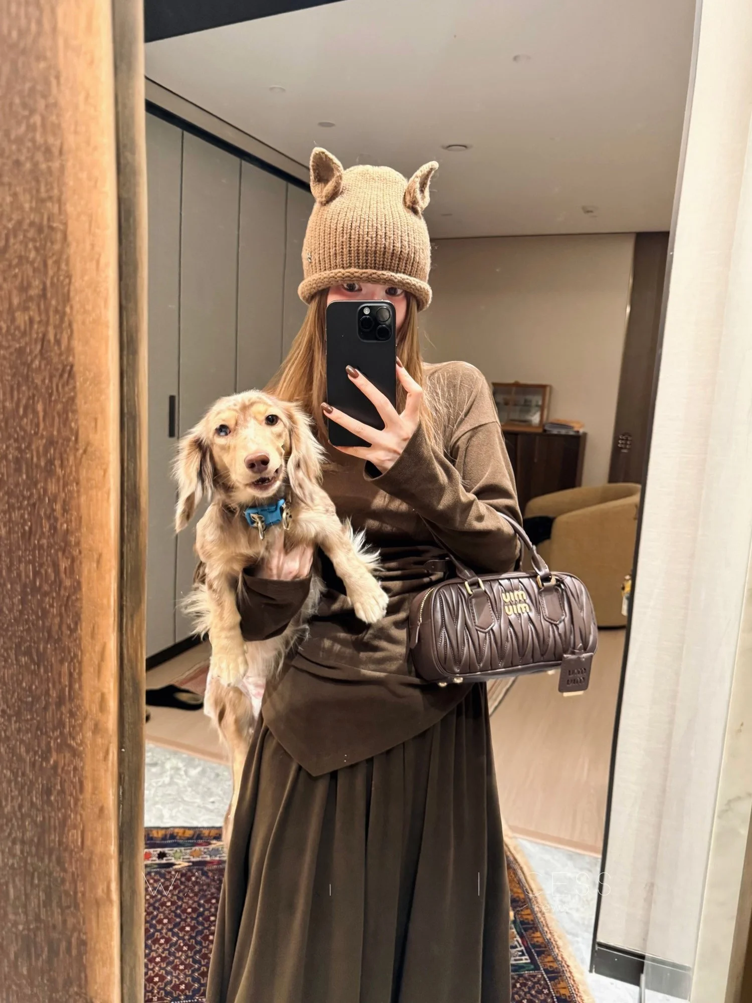 

Повседневный шикарный комплект Qian Meixi: топ с одним открытым плечом и эластичная свободная юбка средней длины, универсальный размер