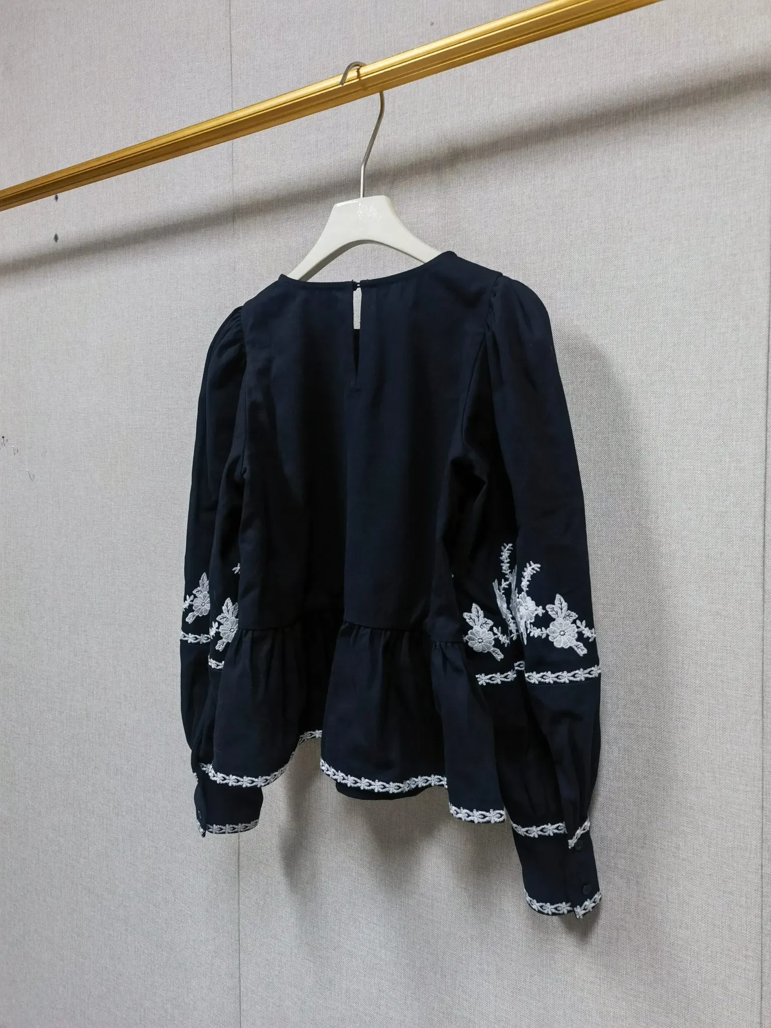 Chemisier en coton pour femmes, col rond, ample, Vintage, avec broderie de fleurs contrastées, manches bouffantes, printemps 2026