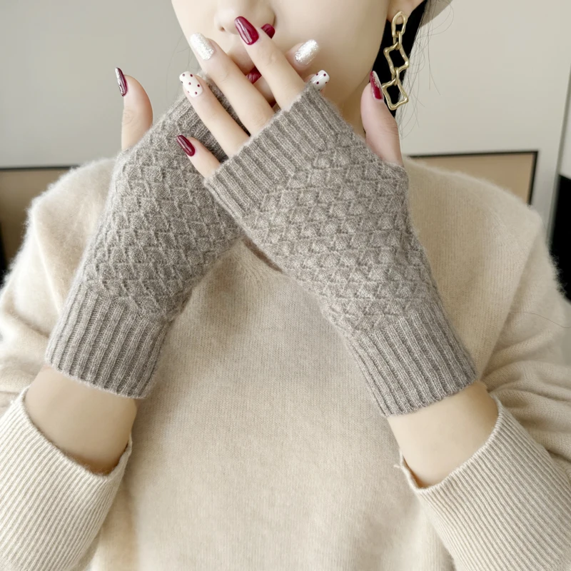 Autumn And Winter Short Pineapple Flower Gloves Cashmere Fake Sleeves Women's Warm And Cold Dew Half Finger Arm Sleeve