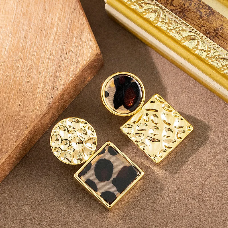 

Fashionable and delicate asymmetrical leopard print acrylic earrings with 925 silver posts, simple and unique women's jewelry