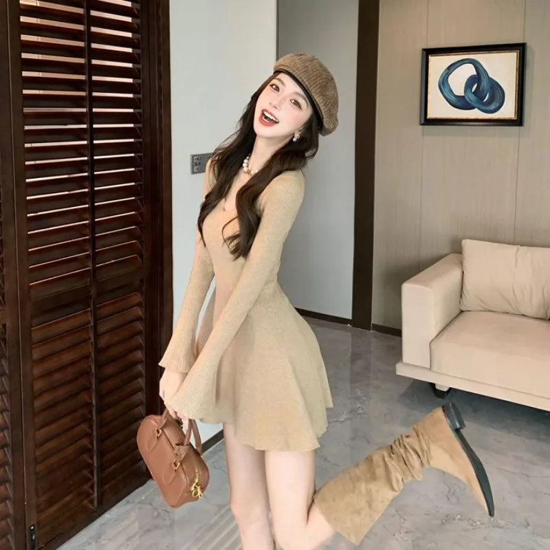 فستان قصير محبوك فرنسي رومانسي برقبة على شكل حرف v وأكمام طويلة للتخسيس على شكل حرف a لتحديد الخصر موضة نسائية للتنقل في الخريف والشتاء