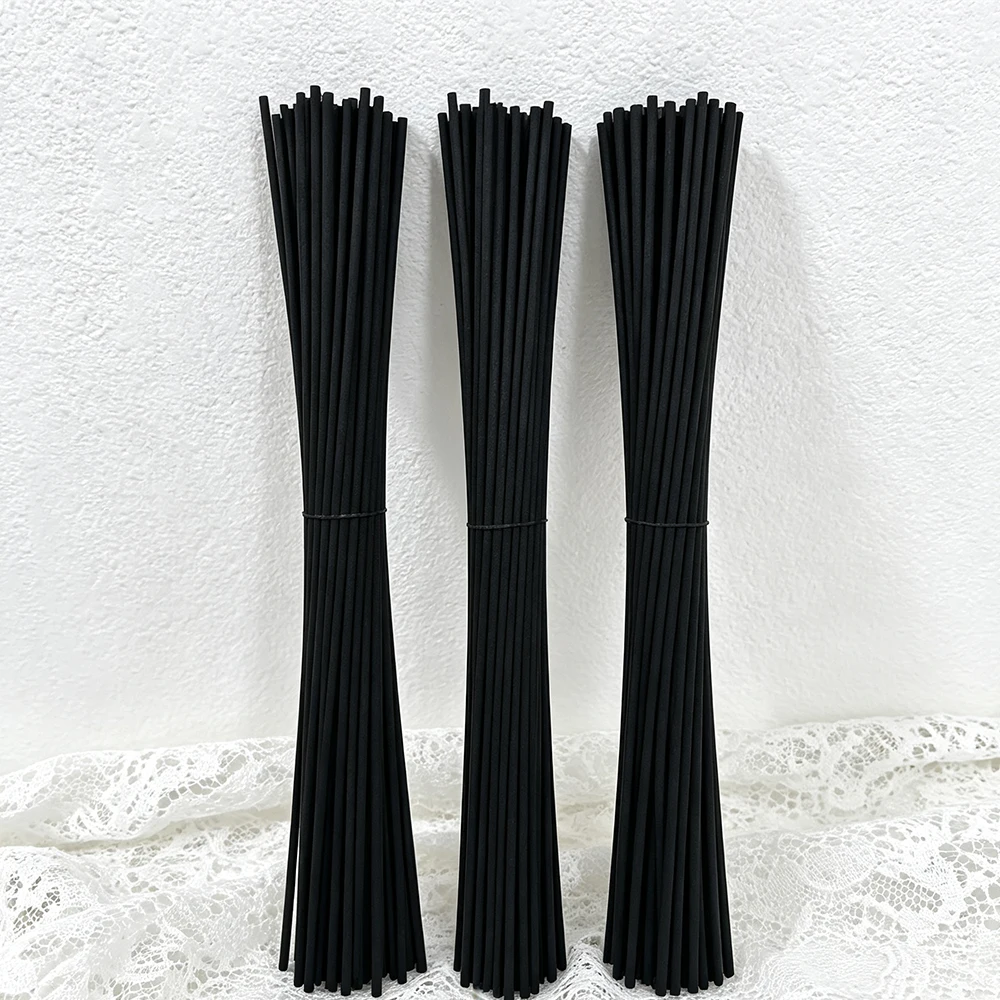 Lot de 100 bâtonnets diffuseurs en fibre noire de 60 cm (3/4/5 mm), bâtonnets de recharge en rotin aromatique pour accessoires de parfum d'intérieur