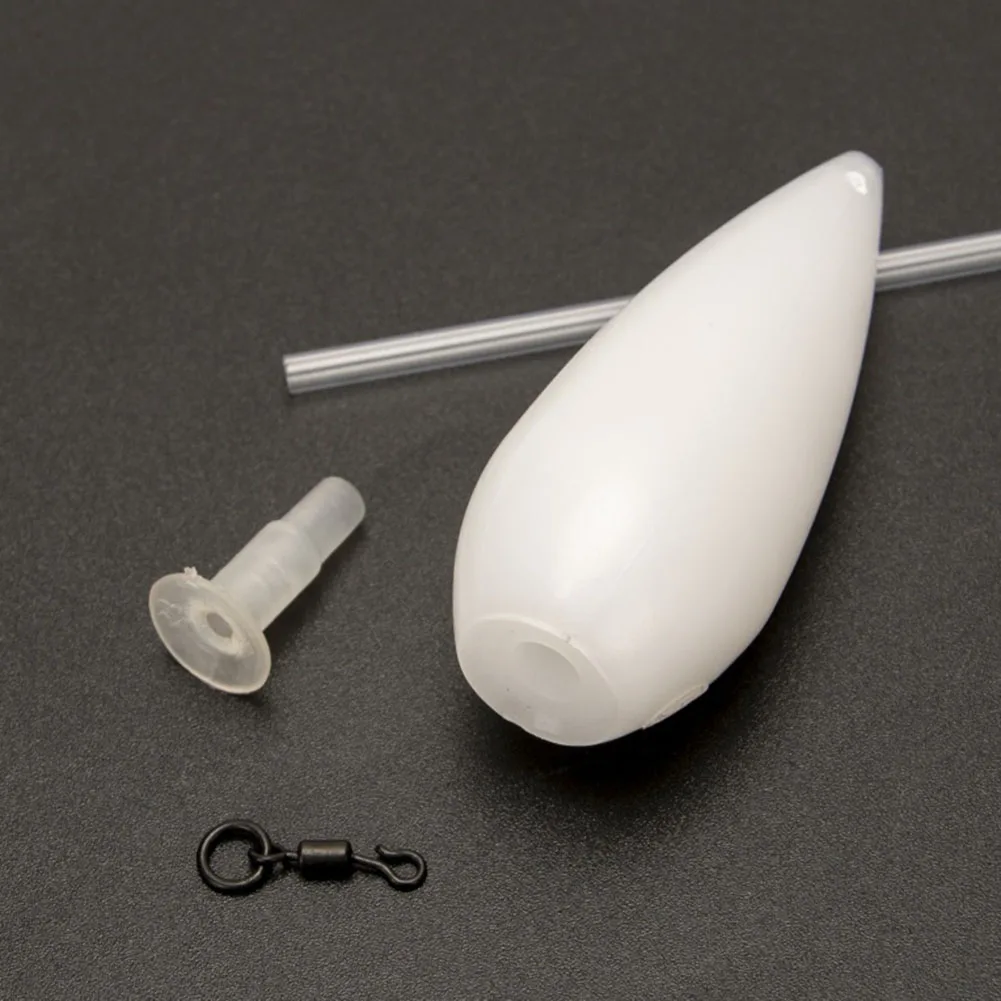 Набор из 4 линих поплавков Bombarda для ловли карпа с обтекаемым дизайном, придающих дальний литье и стабильную плавучесть.