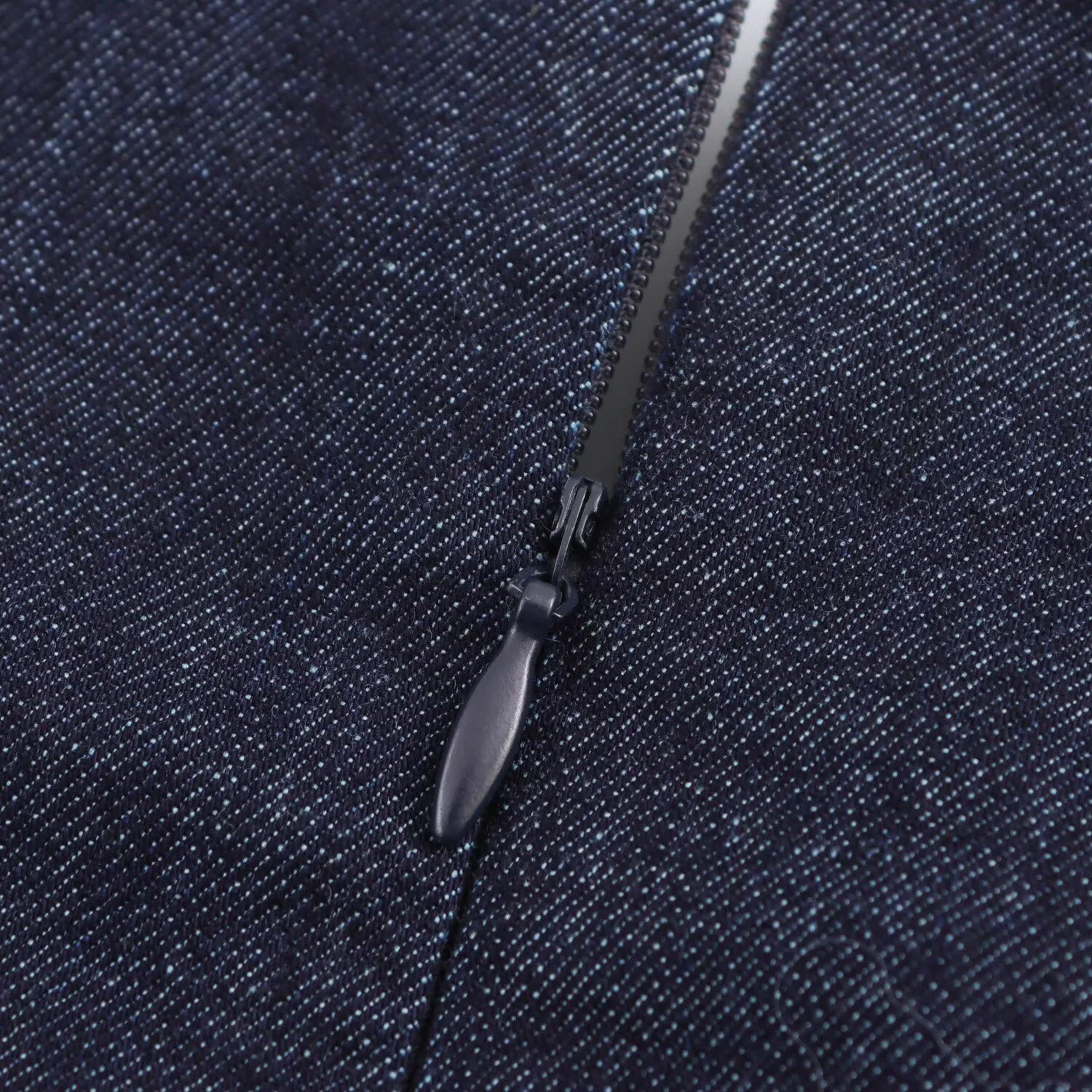 النمط الأوروبي والأمريكي 2025 Dpring فستان نسائي جديد بقصة ضيقة ورقبة دائرية ومرصع بالذهب من قماش الدنيم ميدي