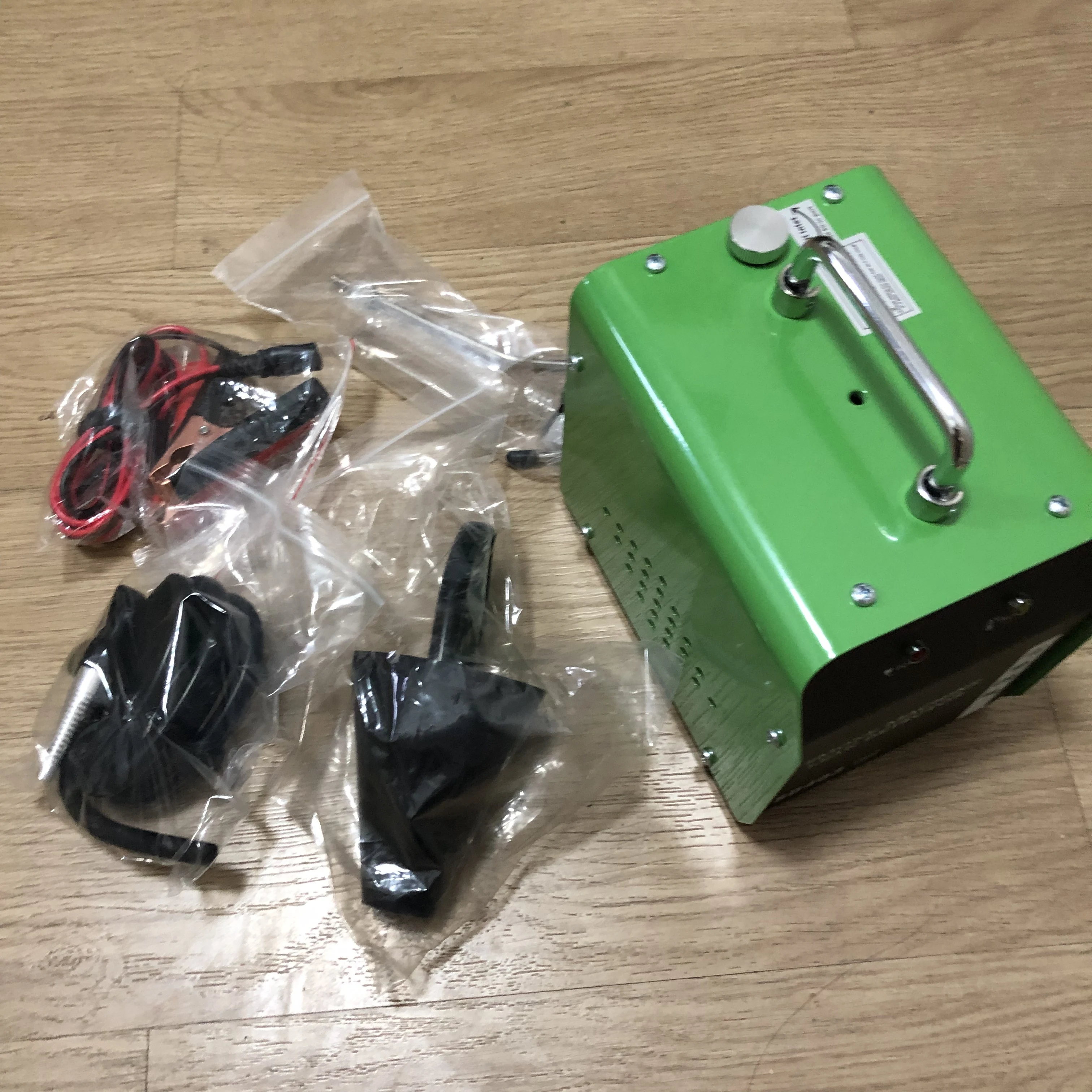 Automotive Smoke Machine Air Pressure Leak Detector for Car Trucks EVAP Pipe Smoke Leakage Analyzer SD403