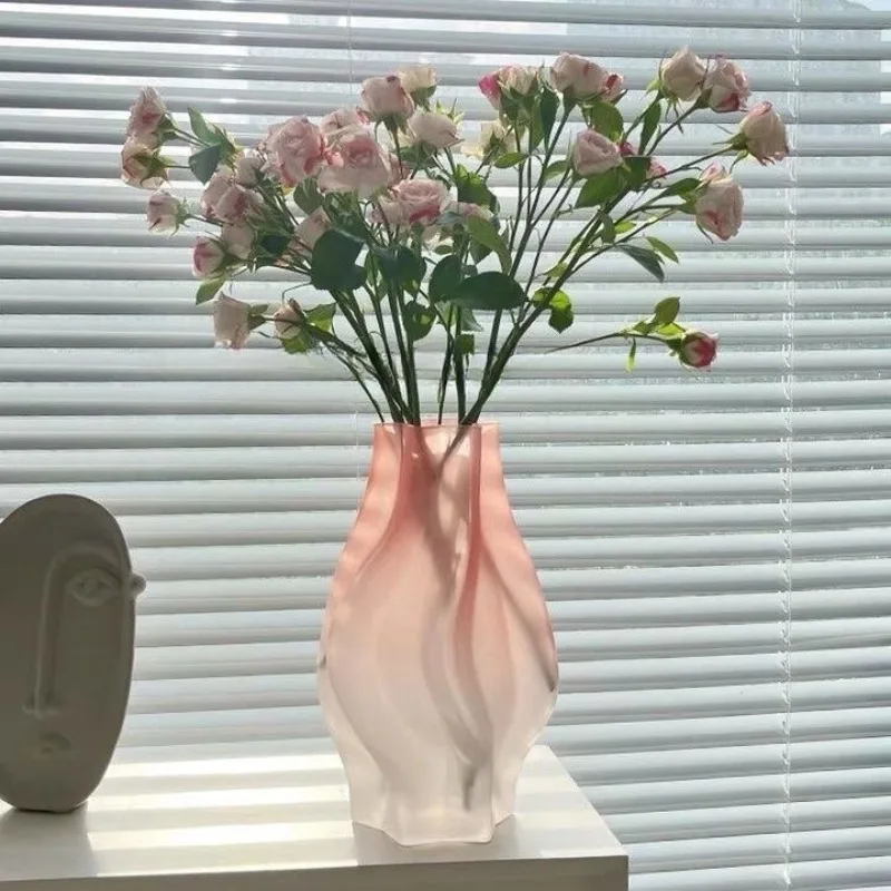 Light Luxury Nordic Gradual Change Tornado Vase Twist Frosted Glass Noble and Elegant Flower Arrangement Decoration
