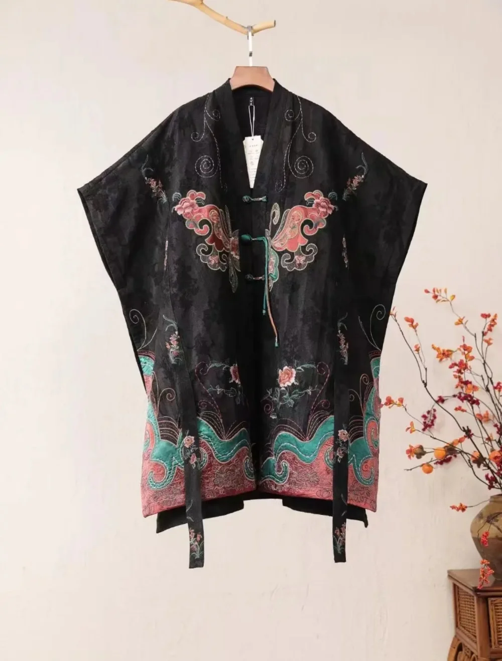 Women's winter shawl Black jacquard rayon loose Large size tops Chinese style embroidery vintage cloak luxury coats