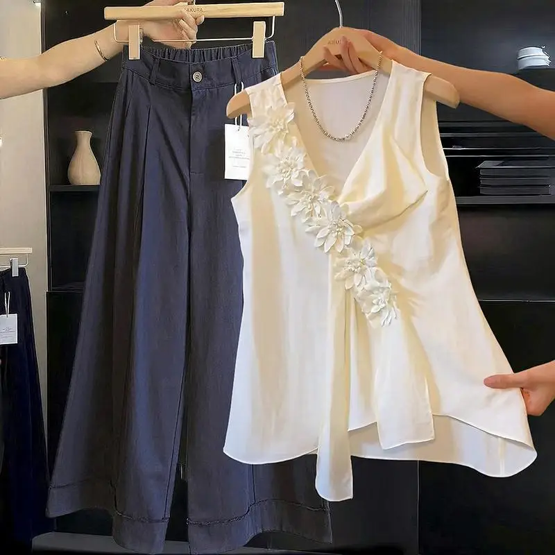 

Ladies Simplicity Elegant Bright Line Decoration Floral Sleeveless Tank Top Summer Temperament Irregular Lacing V-neck Blouse