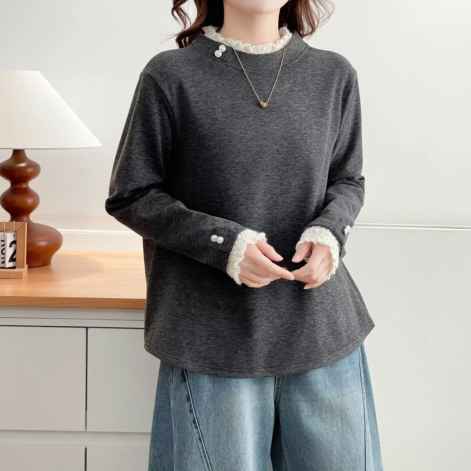 XXXXL موضة حجم كبير تي شيرت نسائي جديد للخريف والشتاء زر الدانتيل قاعدة بأكمام طويلة القمم الداخلية 2522