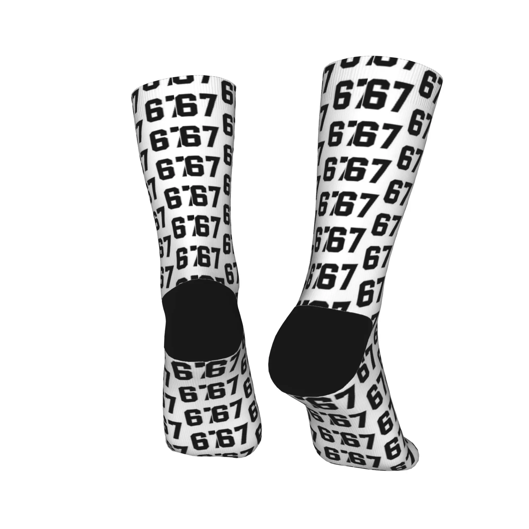 67 六七白黒靴下秋ストッキングノベルティメンズ高品質靴下プリント登山抗菌靴下