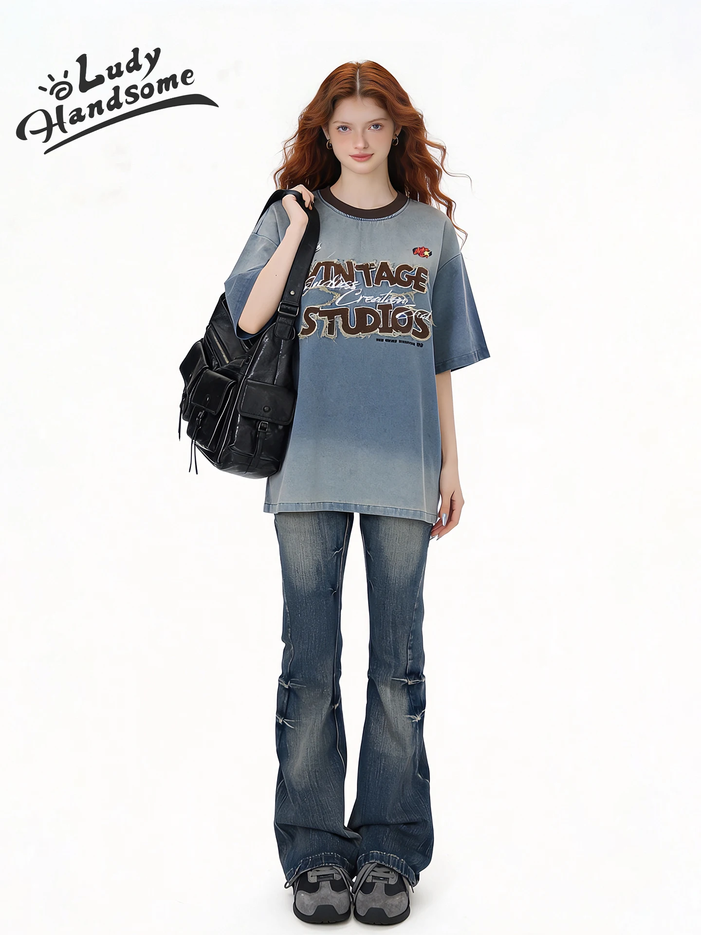 

Ретро-футболка из выстиранного денима в американском стиле с коротким рукавом, женский свободный топ, модный вышитый надписью, весна 2026, новинка