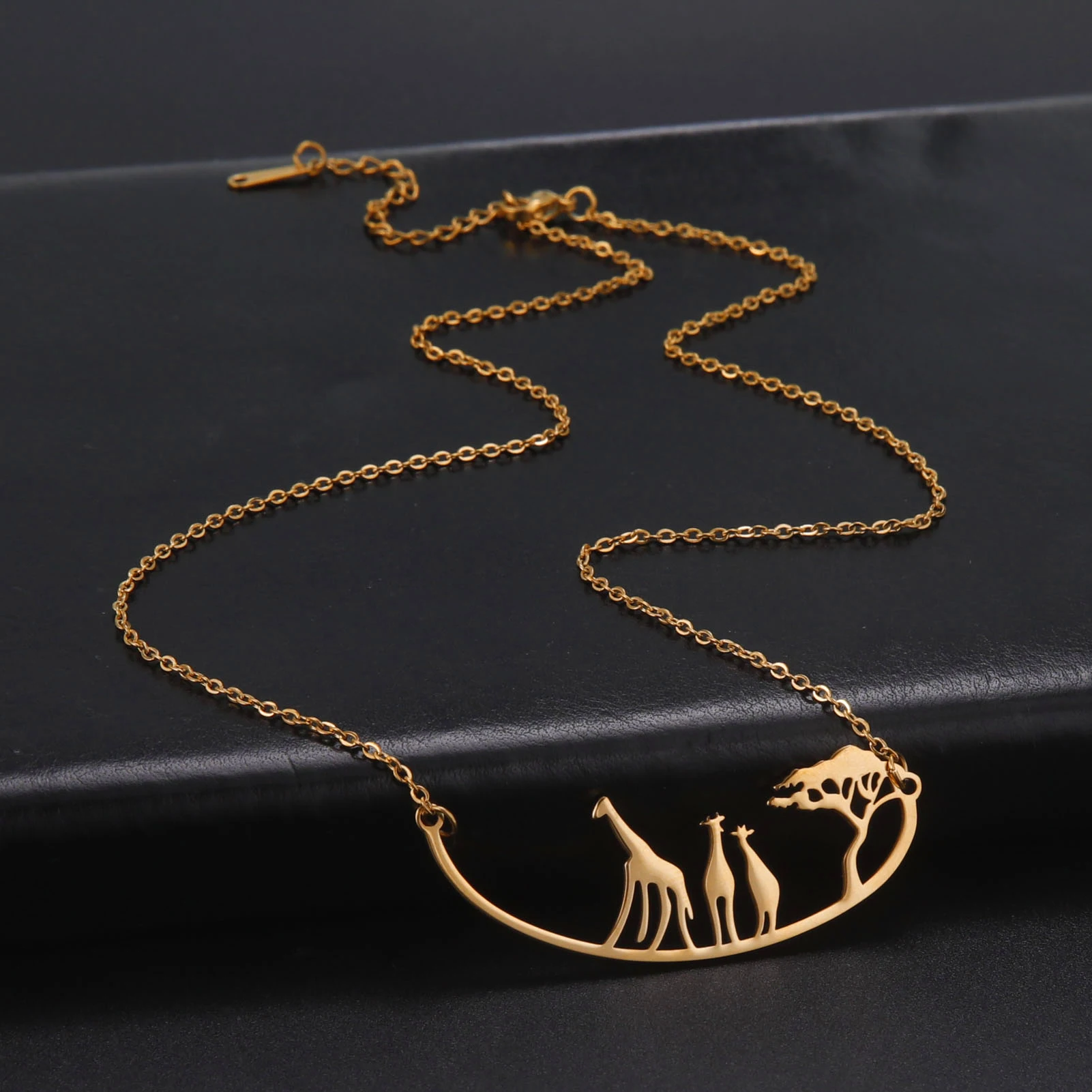 Cazador Giraffe Necklace for Women Girls Gold Color Mother Kids Family Stainless Steel Jewelry Pendant Necklace Mother Gift