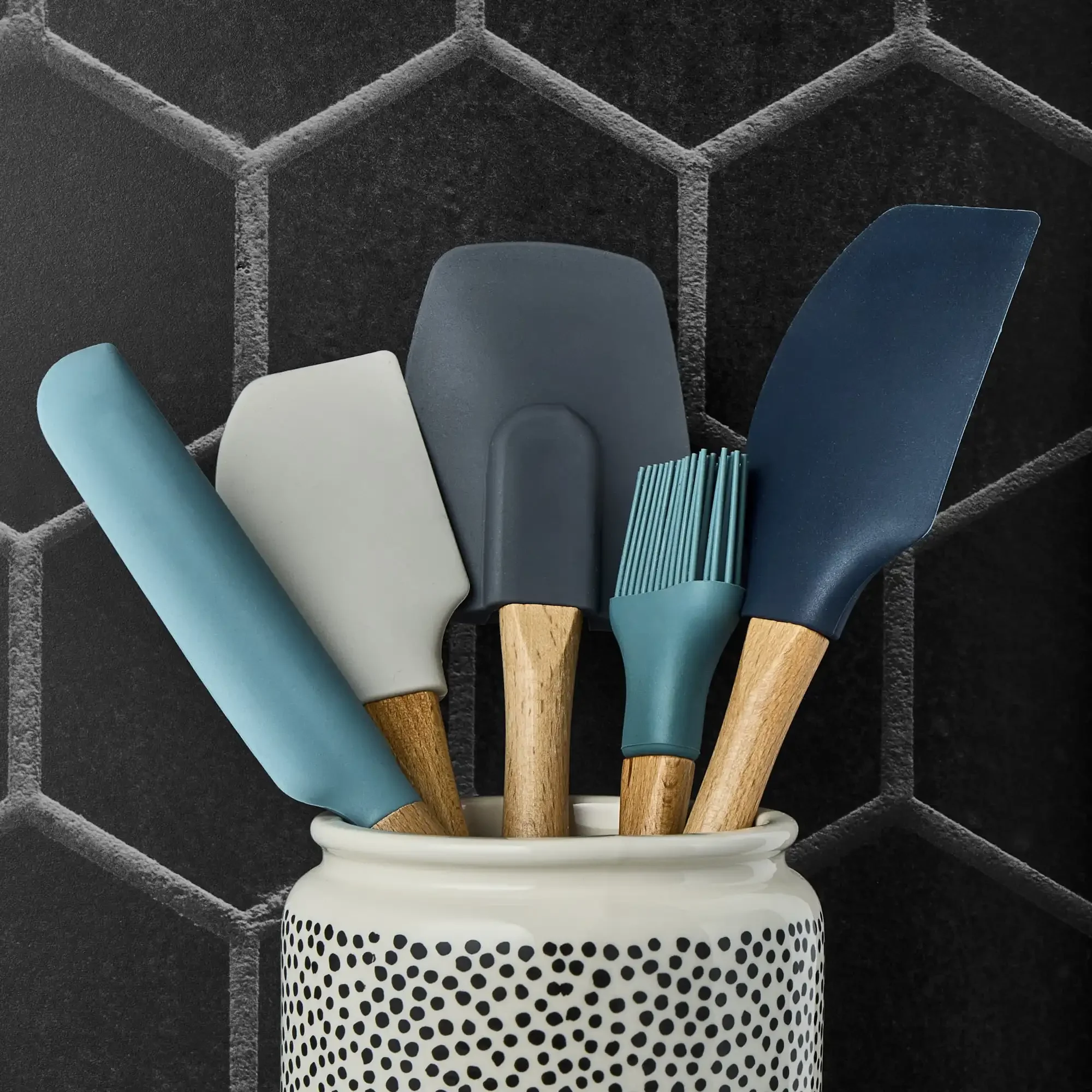 Set di utensili da cucina in silicone da 5 pezzi con manici in legno di faggio