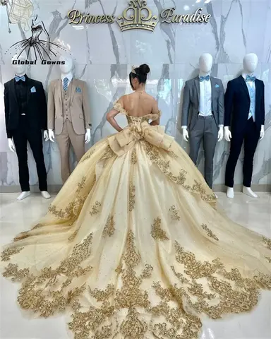 Glänsande Champagnefärgad Quinceanera-klänningar Bara Axlar Balklänning Applikation Pärlor Kristall Tyll Sweet 16 Klänning Anpassad 8 best sales champagnefärgade quinceanera-klänningar - №2