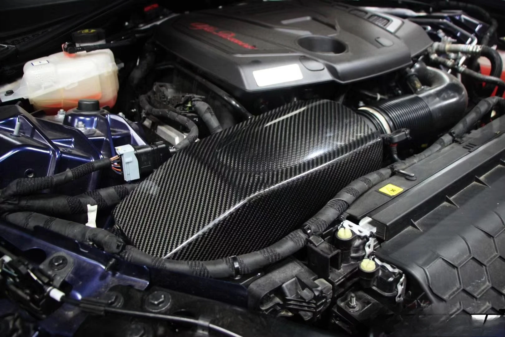 

Top Quality ForALFA ROMEO Stelvio Giulia 2.0 Dry Carbon Fiber Cold Air Intake System