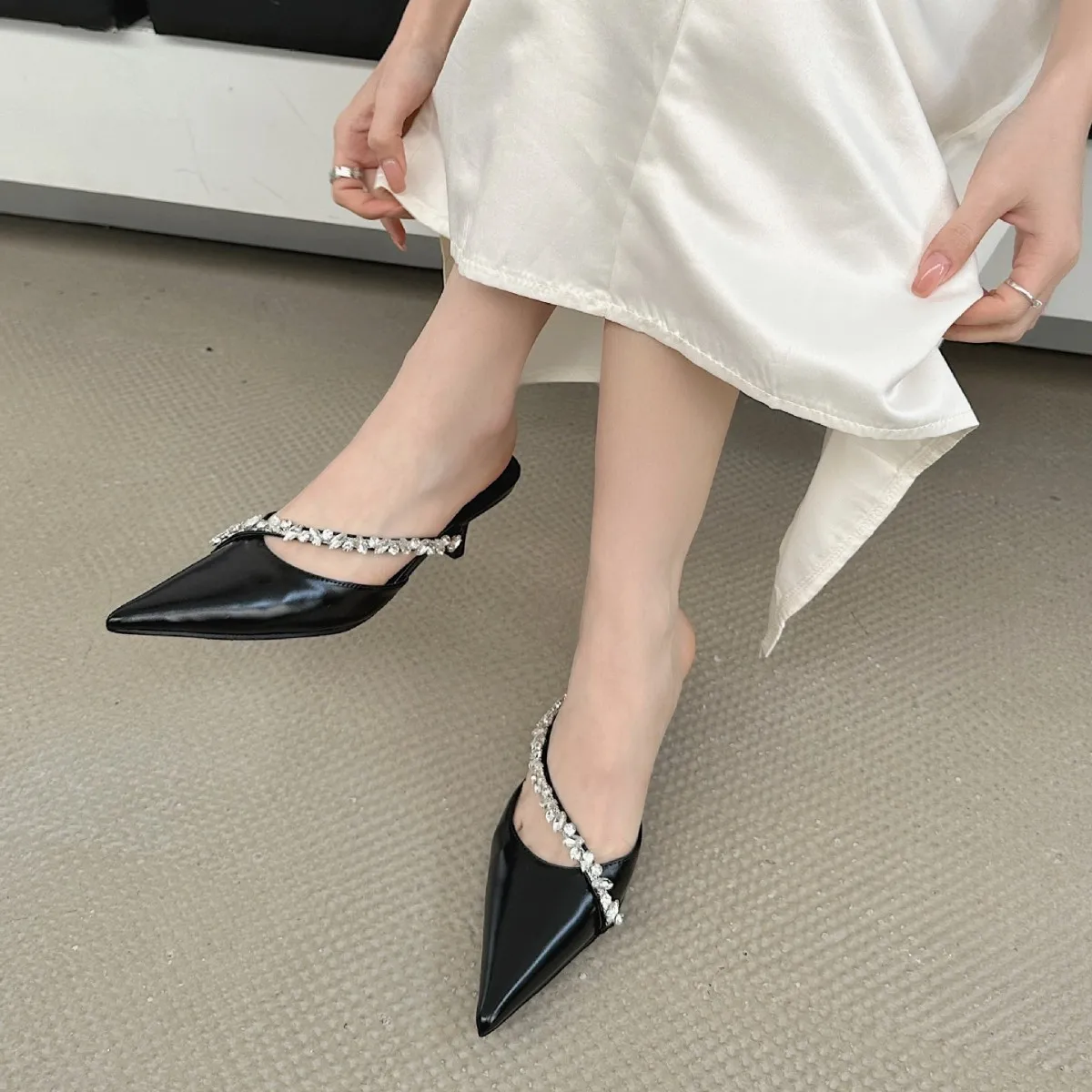 Sepatu Low Rome PU Fabric Hoof Heels Sepatu Rendah Rome PU Hoof Heels