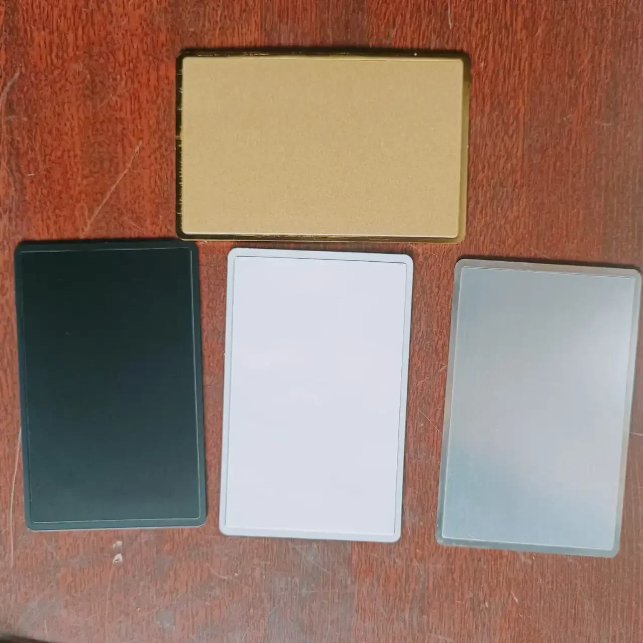 الموظف فارغة تماس Nfc بطاقة مخصصة مخصصة بطاقة الأعمال المعدنية الذهب