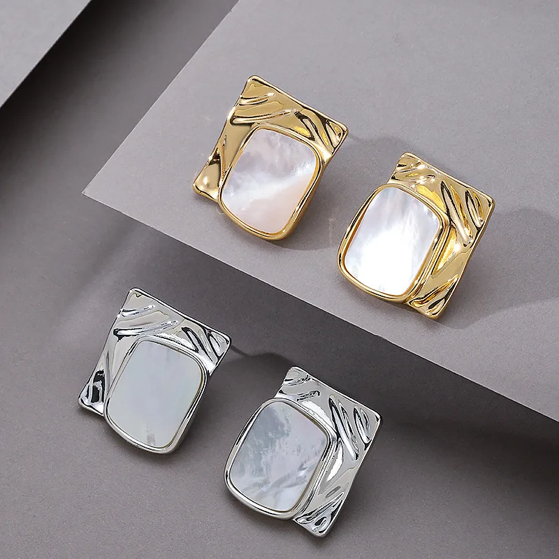 

Fashionable, exquisite and simple, irregular geometric square earrings with shells, high-end holiday style earrings