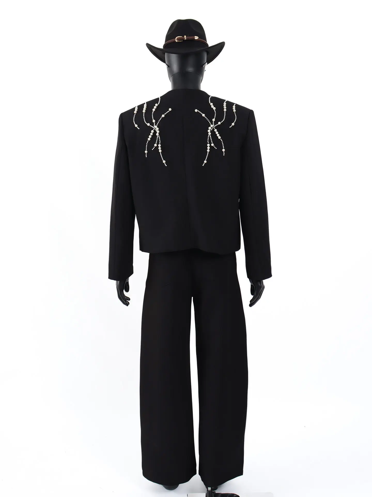 เทรนด์แฟชั่นเสื้อผ้าผู้ชาย ดีไซน์เสื้อแจ็คเก็ตประดับลูกปัดหนัก ชุดลำลองหลวมๆ สไตล์เท่ กางเกงขายาวทรงกว้าง