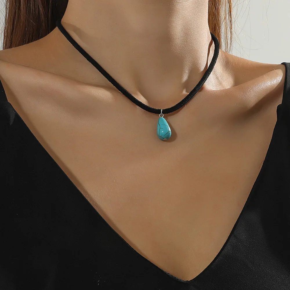 Simple Bohemian Velvet Cloth Waterdrop-shaped Turquoise Pendant Necklace for Women Vacation Style Beach Camping Party Jewelry