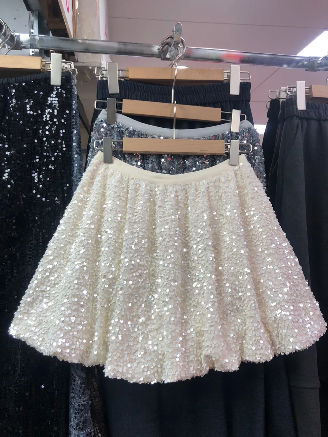 

Women's Autumn Winter Elegenat Glossy Sequined Bud Skirt Lady Elastic Waist Shiny Velvet A Line Mini Skirt