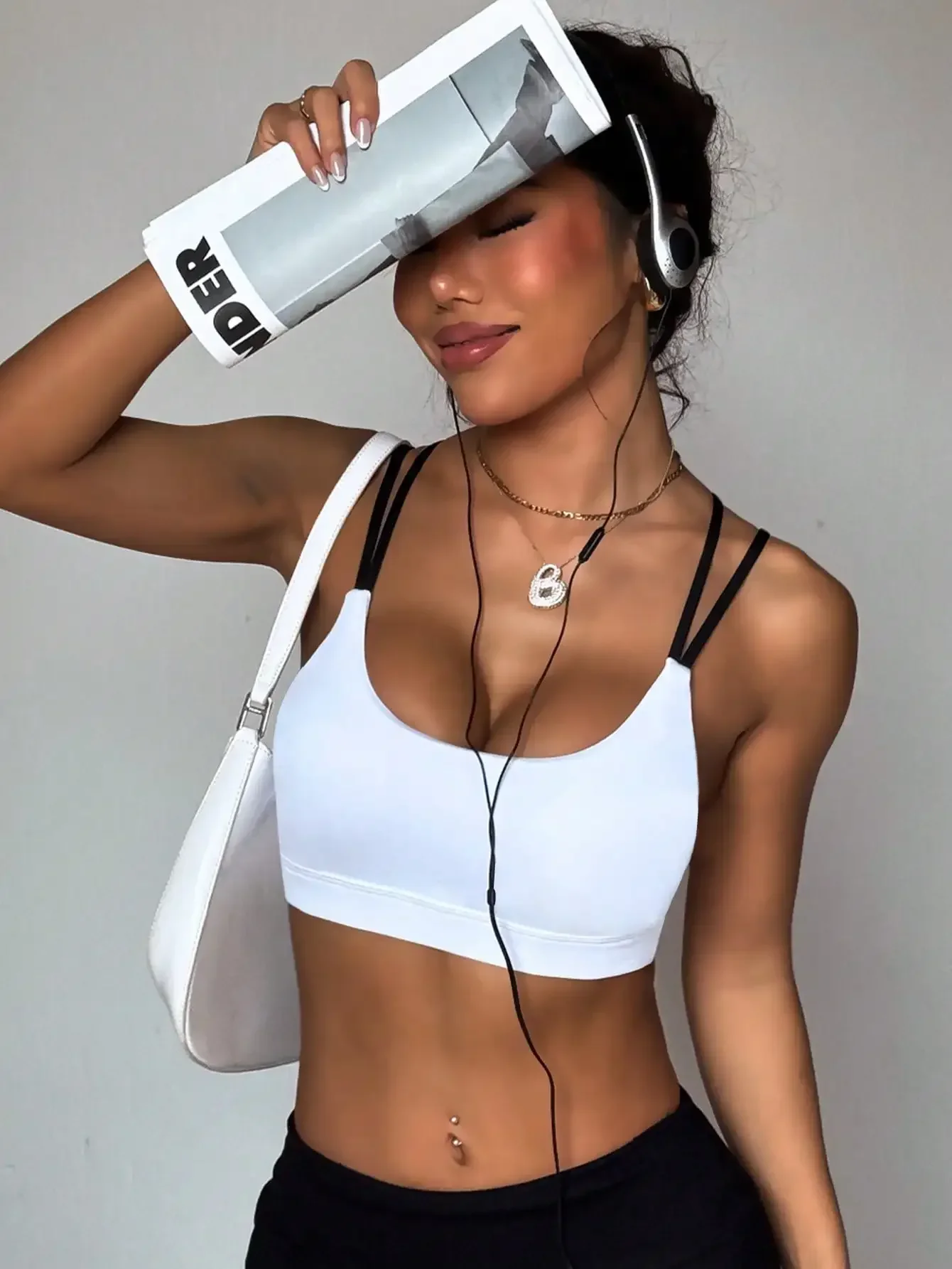 

Women's Solid Color Round Neck Criss-Cross Removable Padded Fashionable Knit Sports Bra White summer
