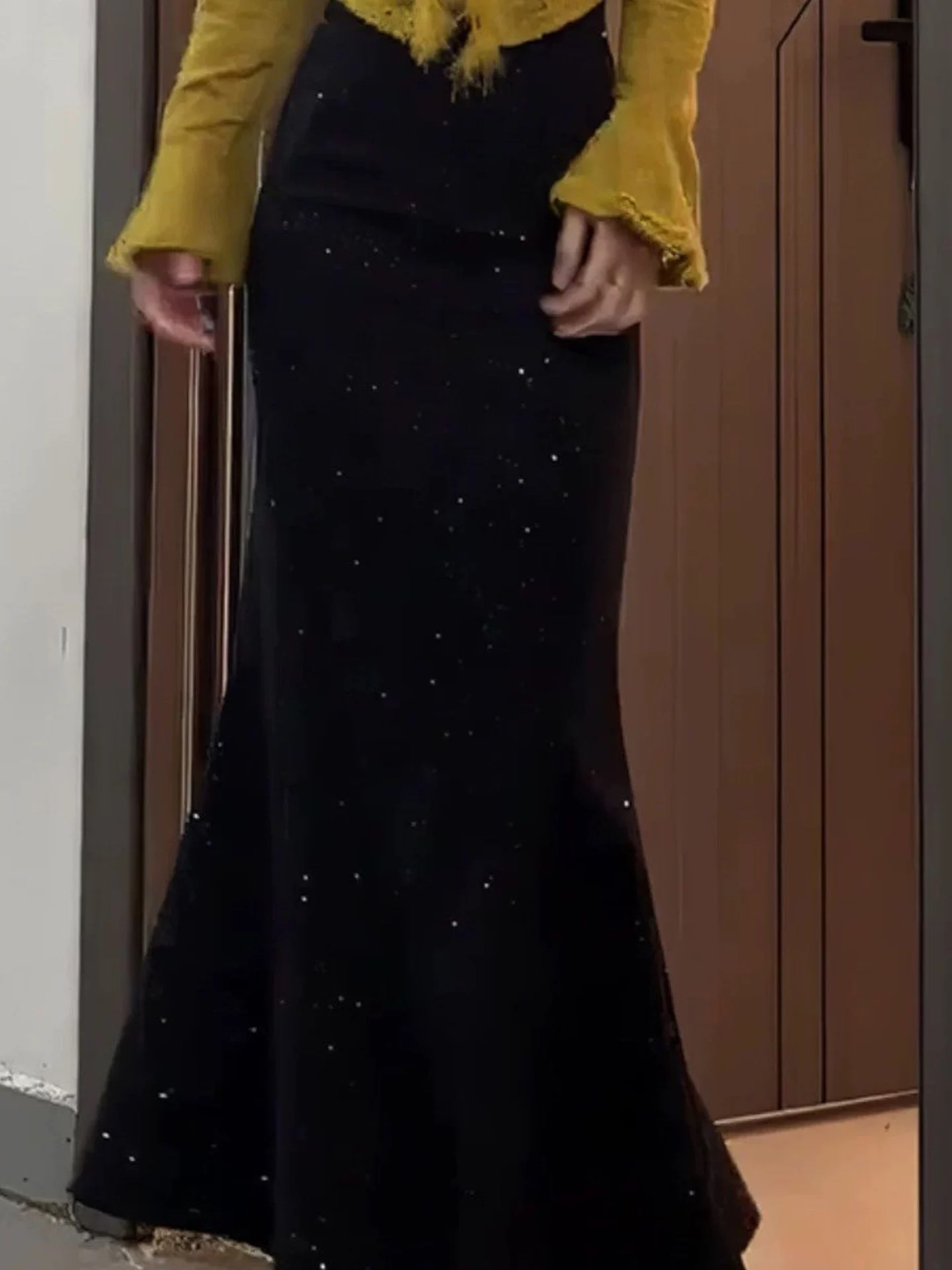 Elegant Black Shiny Heavy Work Half-length Skirt Women's Loose Slimming Versatile Commute Fish-tail Skirt Autumn New Arrival
