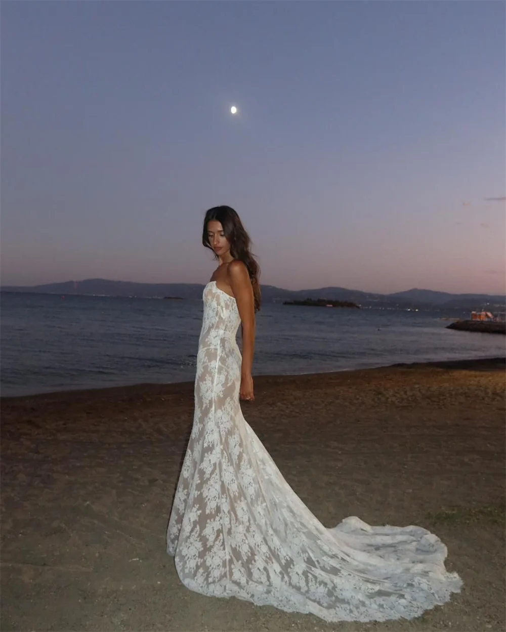 Tokyo Customized White Sweetheart Neck Wedding Dresses Sleeveless Lace Court Train Bridal Gowns Flower Mermaid Wedding Gowns