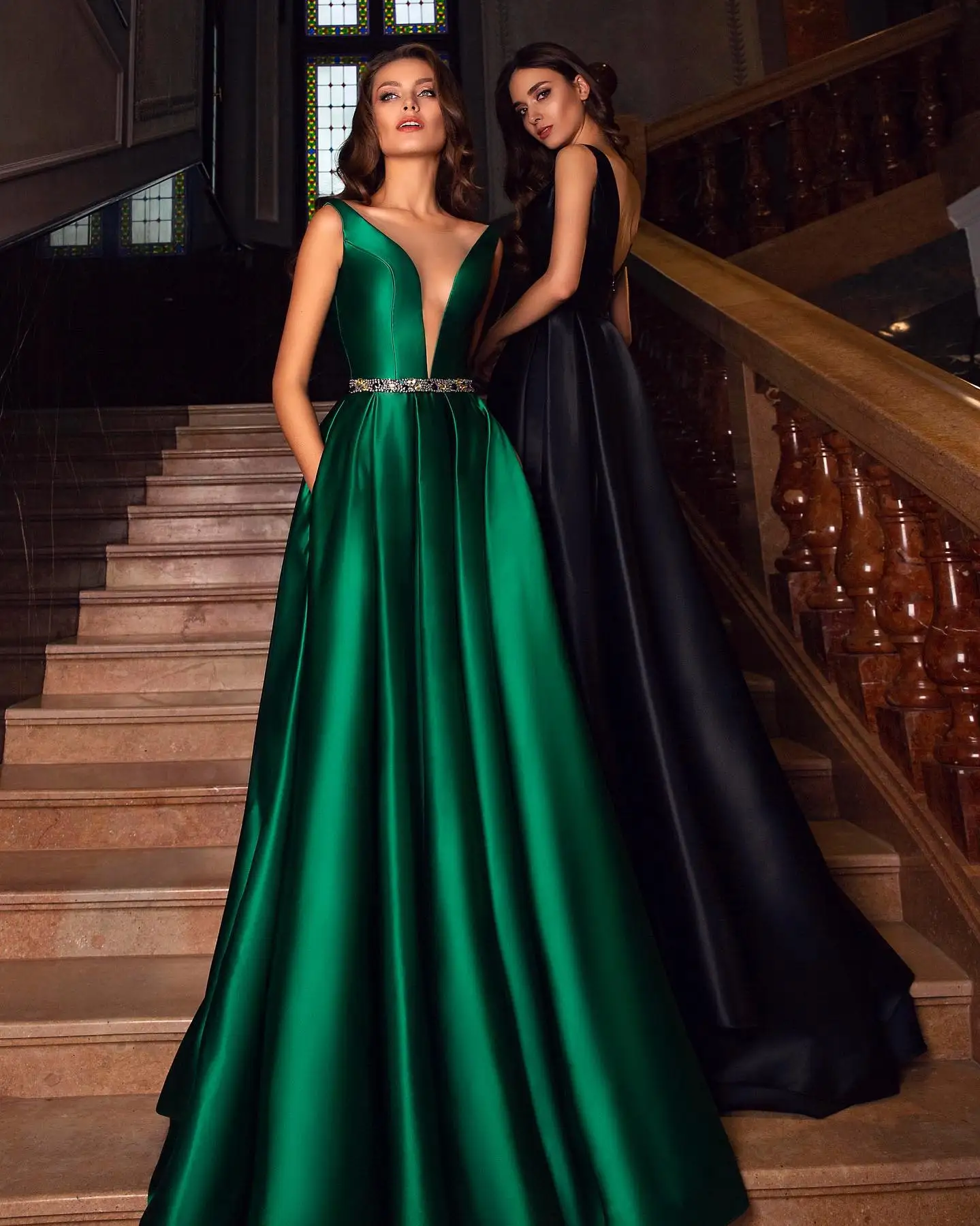 

Customized Temperament Satin A-Line Cap Sleeve Crystal Evening Dresses V-Neck Sleeveless Panel Train Bespoke Occasion