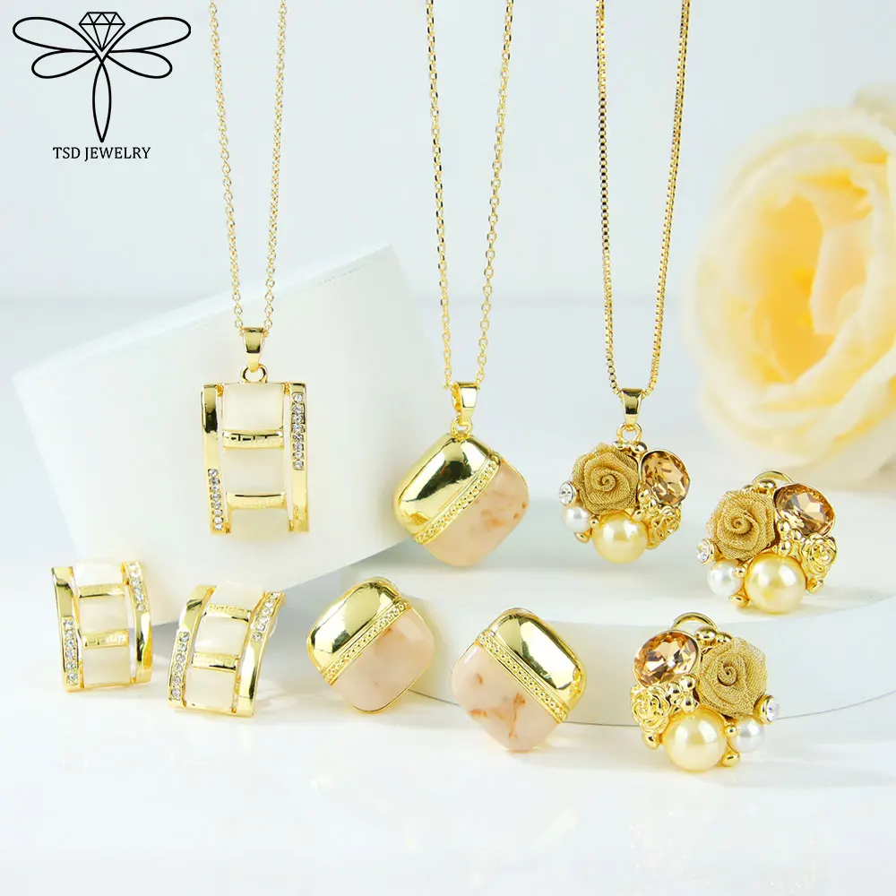 

European Temperament Minimalist Necklace Earrings Set 14k Gold Color Flowers Pearls Sweet Girls Party Vintage Fashion Jewelry