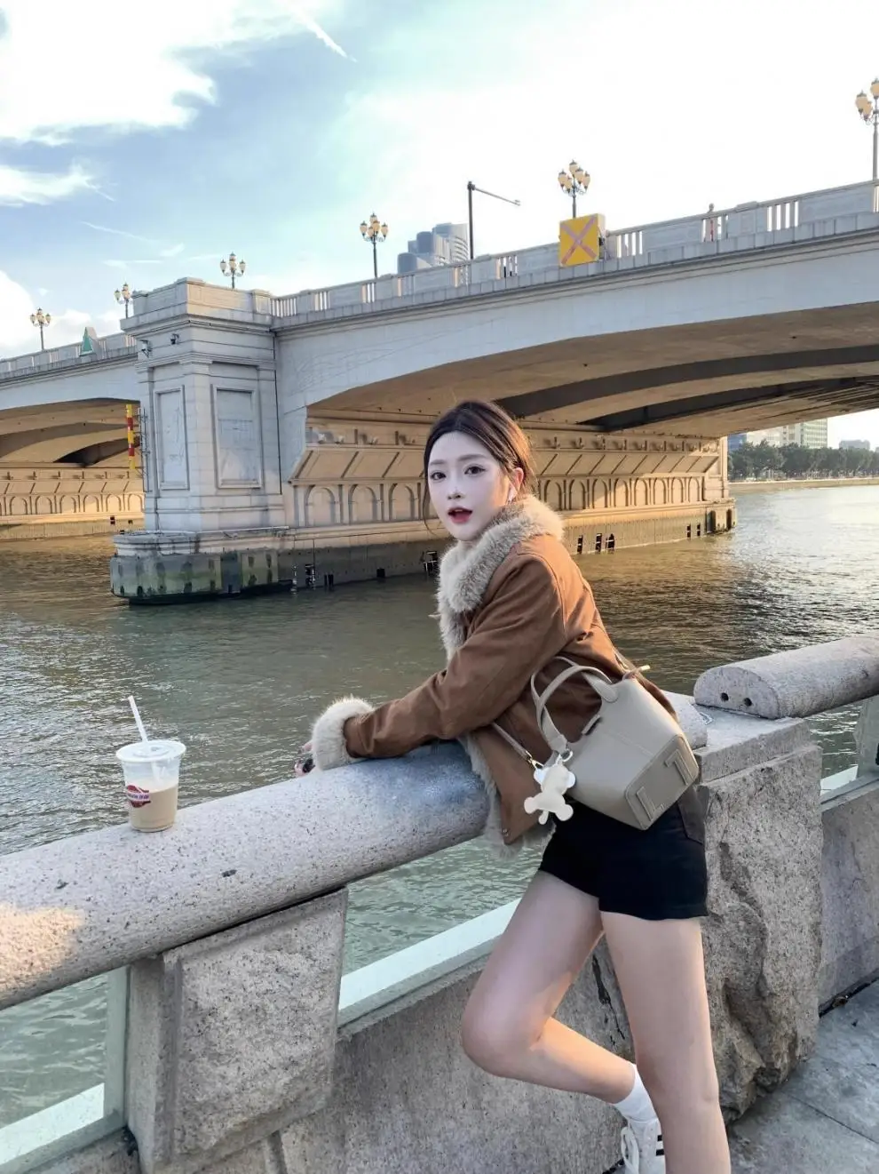 리버리 빈티지 브라운 퍼리 트림 코튼 웜 재킷 여성 겨울 신상 두꺼운 숏 데님 코튼 코트 코튼 의류