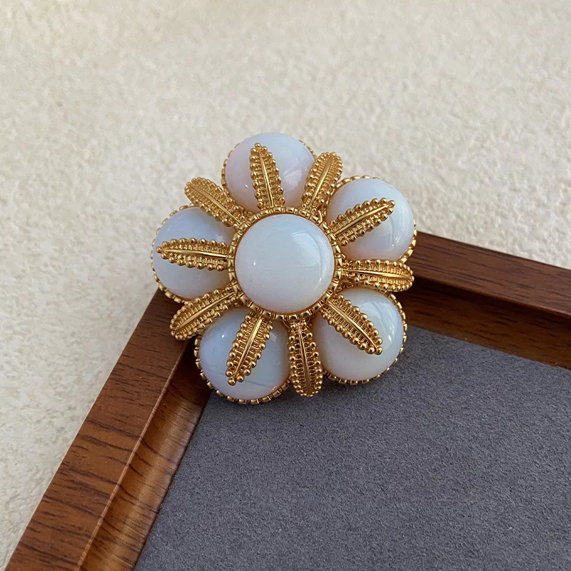 Broche de flores de piedra para mujer, accesorios para abrigo de traje, alfileres, joyería