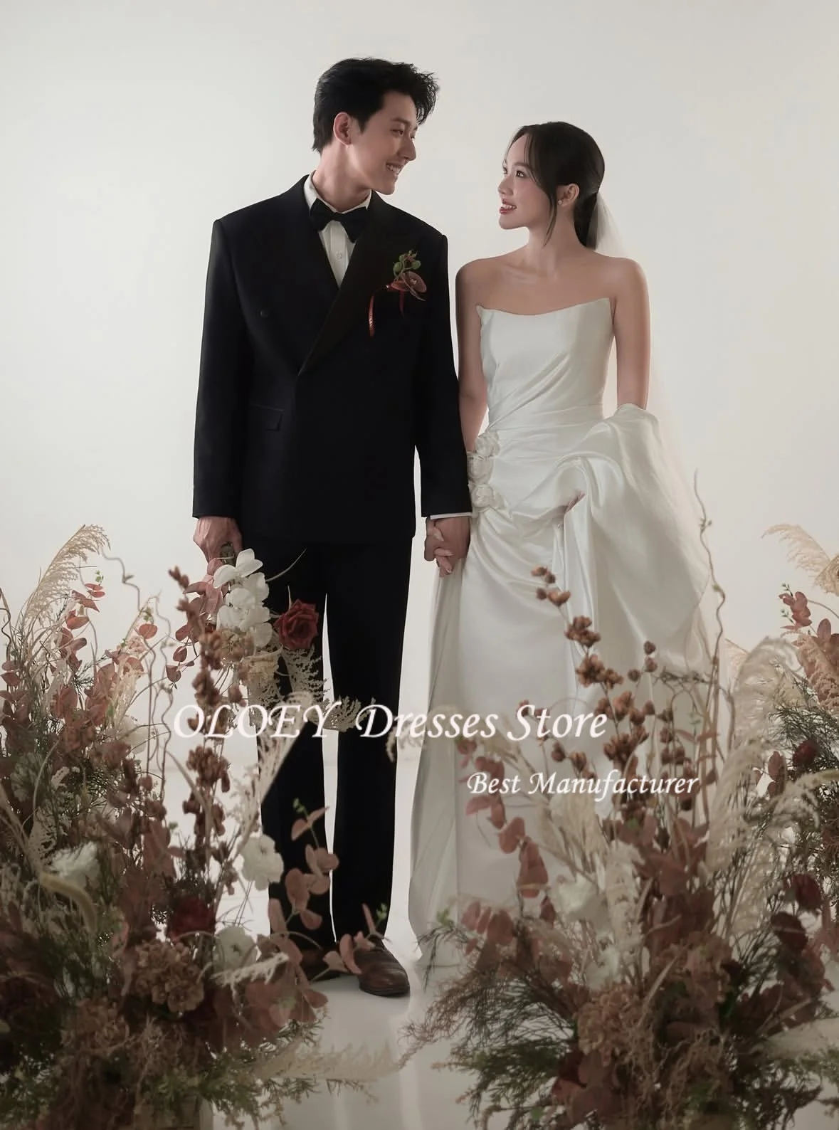 OLOEY シンプルなソフトサテンアイボリーのウェディングドレス A ラインストラップレス韓国写真撮影ブライダルガウン花嫁ドレスカスタマイズ 신상원피스