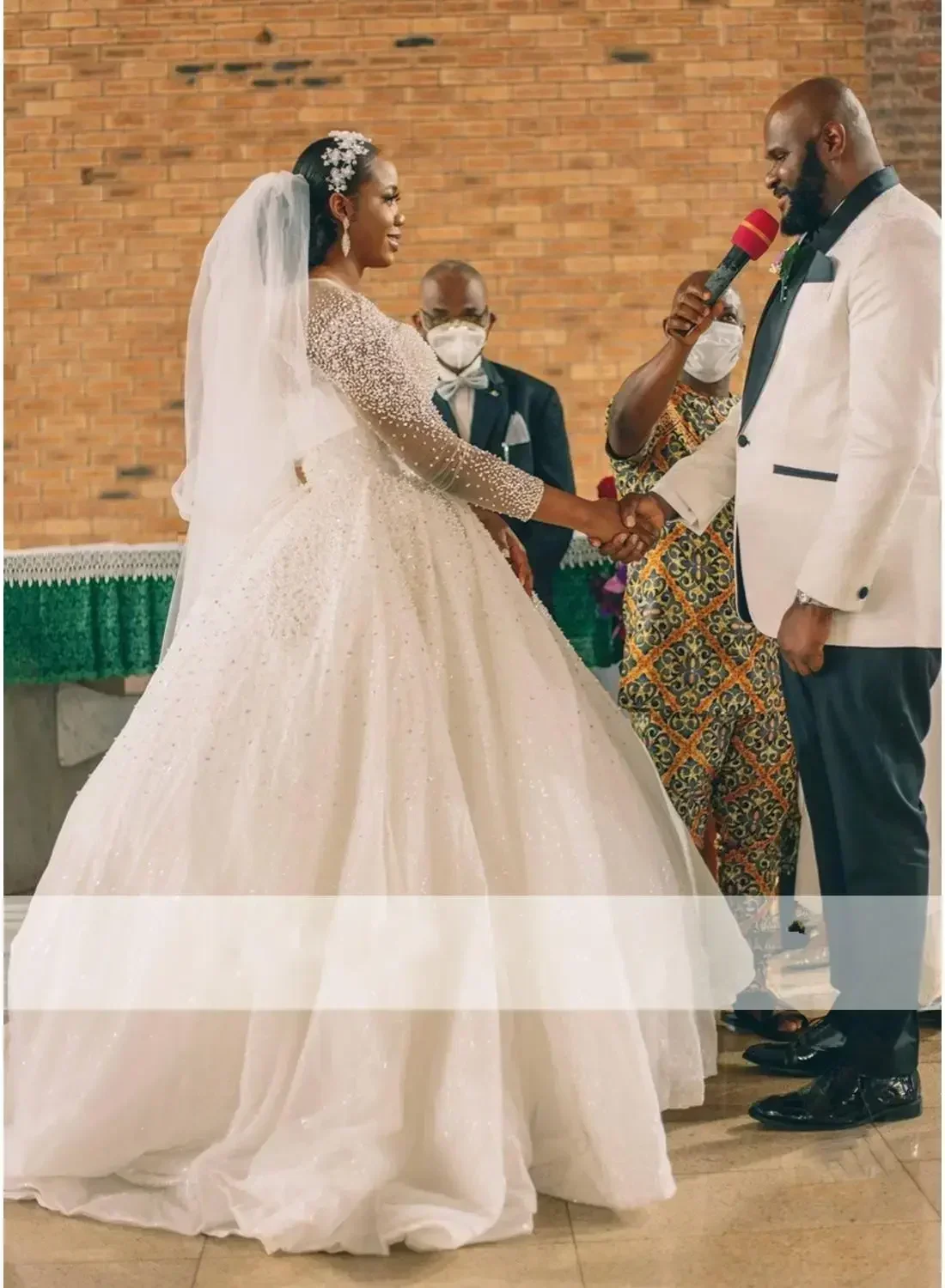 Personalizzato di Lusso Pieno di Perle Che Borda Ballgown Abiti Da Sposa Africani 2025 Maniche Lunghe Abito Da Sposa Abiti Da Sposa