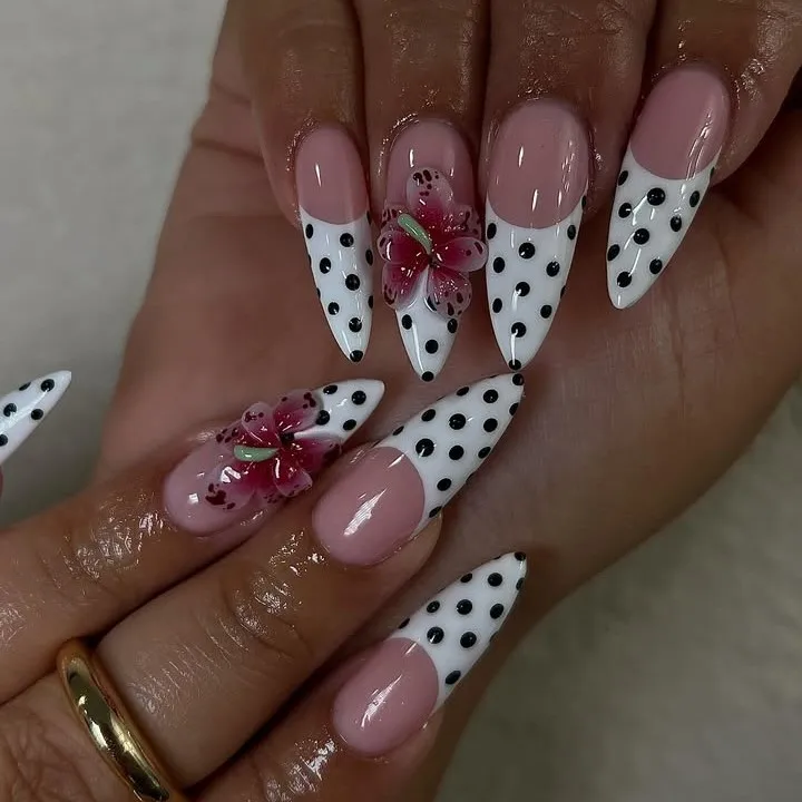 

3D-цветочный пресс ручной работы на ногтях Gyaru Red Pink Flowers Nail Press Ons Французские кончики Высококачественные акриловые белые ногти в горошек