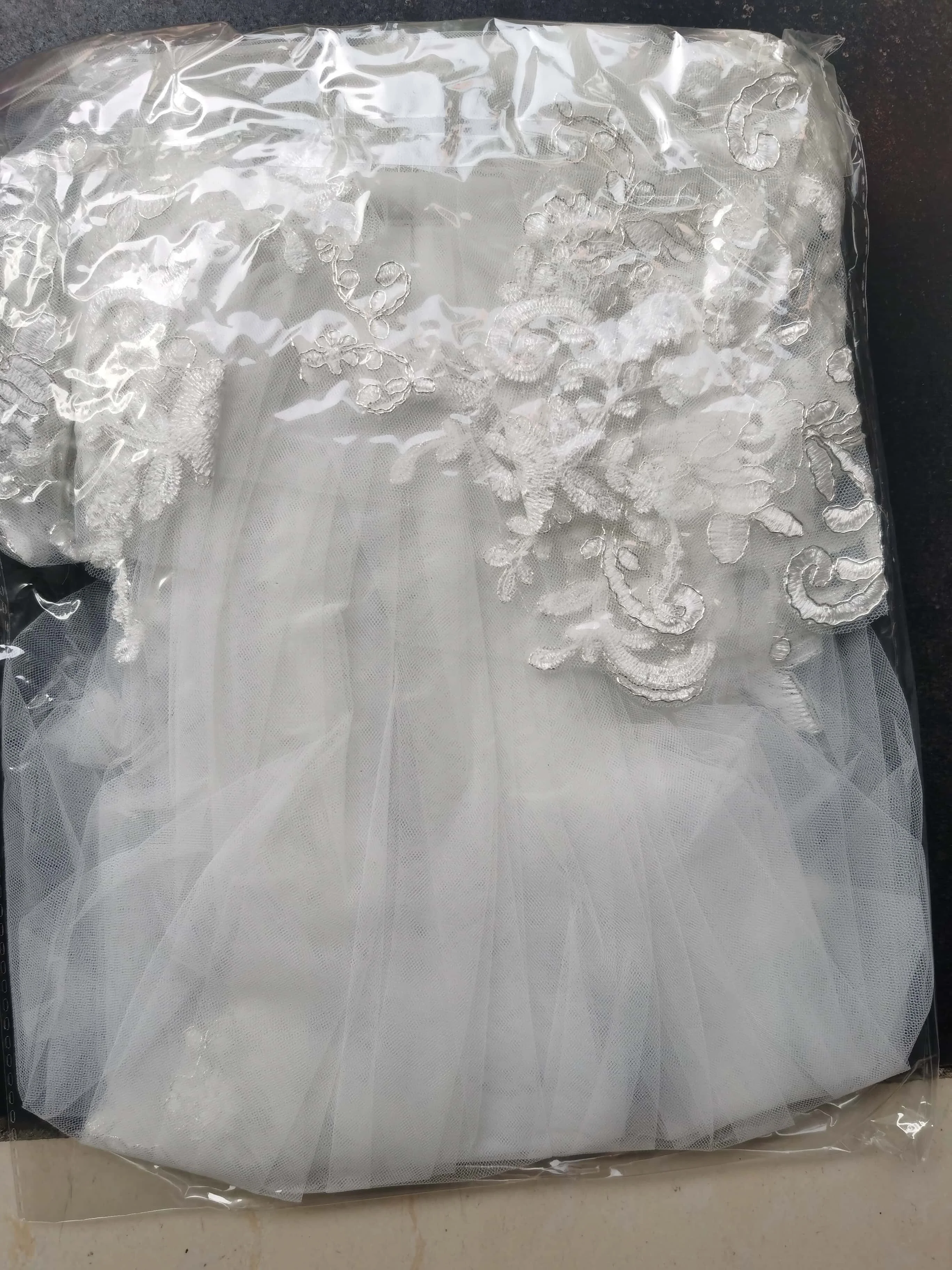 Short Wedding Veil Embroidered Glitter Silver Wire Floral Lace Trim 2 Tier Appliqued Bridal Mesh with Comb