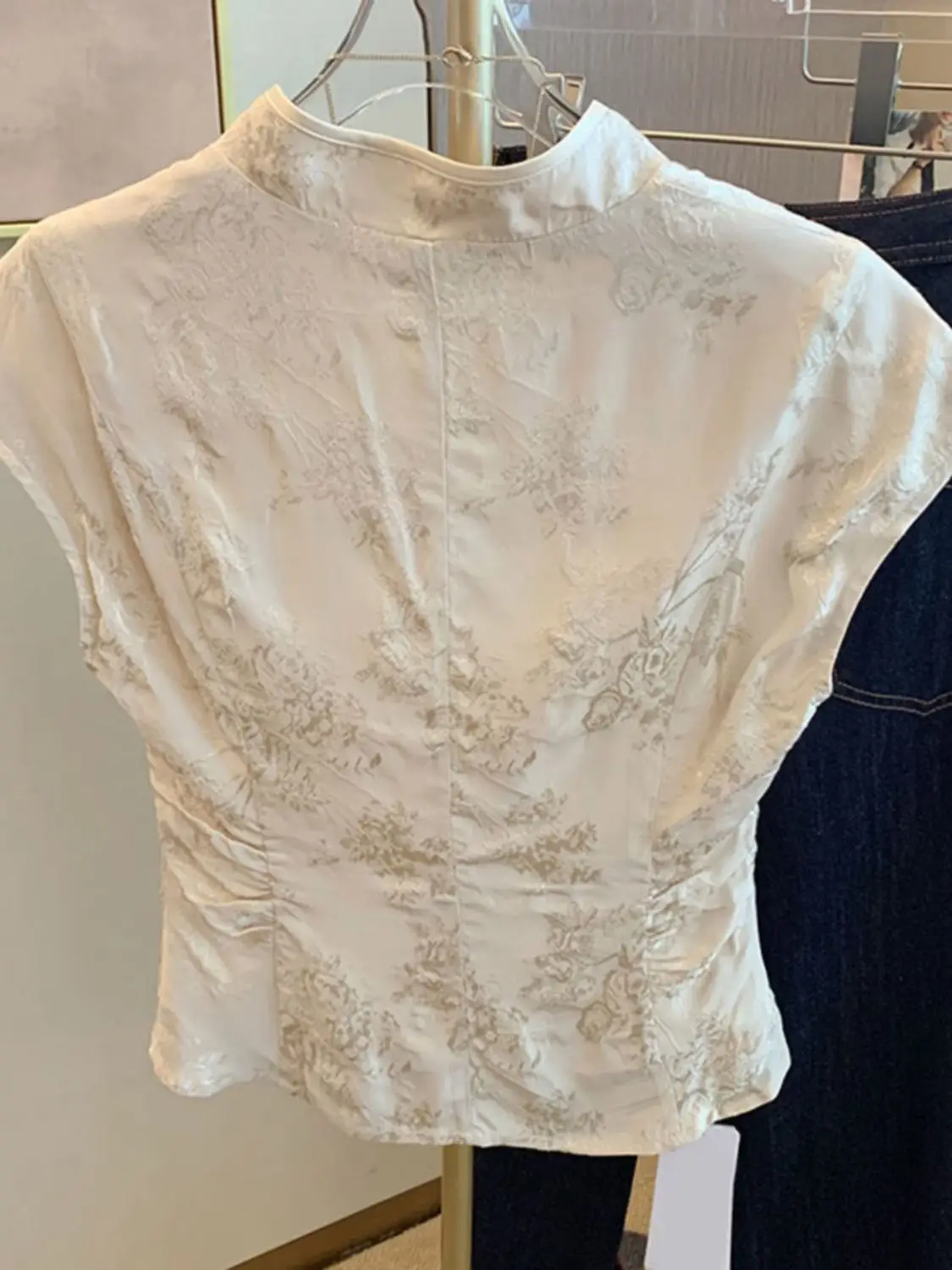 Chemise Stand Up UR à boucle de perles chinoises pour femme, haut court, unique, chic, coupe couvertes, nouveau, été, 2024