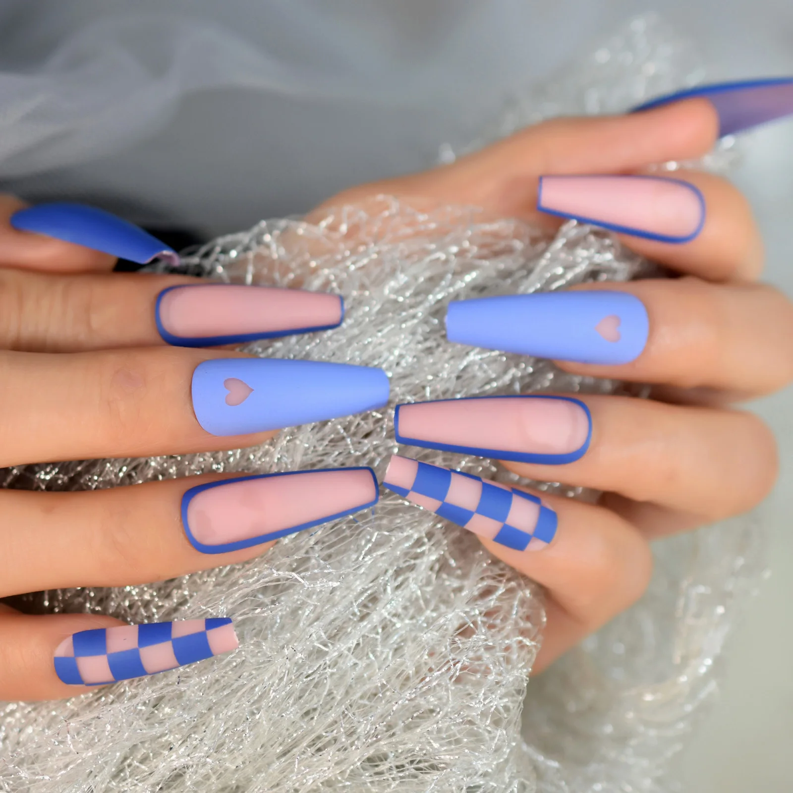 Matte Blue Nude กดบนเล็บสแควร์กริด Heart โลงศพเล็บปลอมยาวสุภาพสตรีเคล็ดลับเล็บปลอม